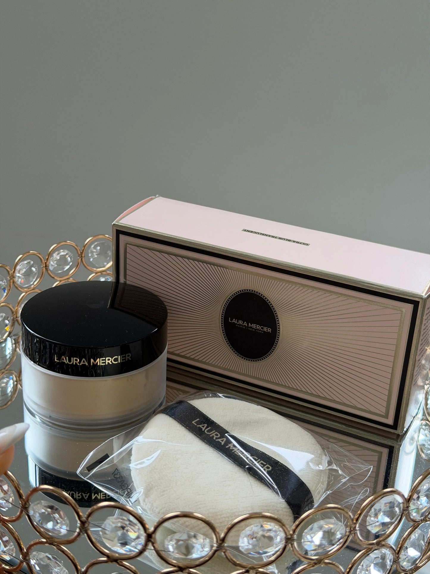 LAURA MERCIER Indulgent Icons Ultra-Blur Translucent Loose Setting Powder + Puff