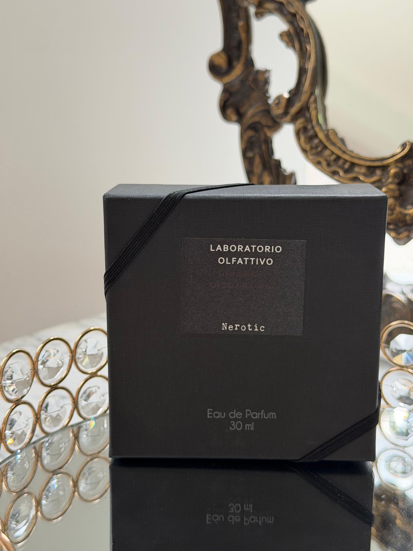 LABORATORIO OLFATTIVO Nerotic Eau De Parfum
Hypnotic, sensual, sexual, erotic, nerotic…