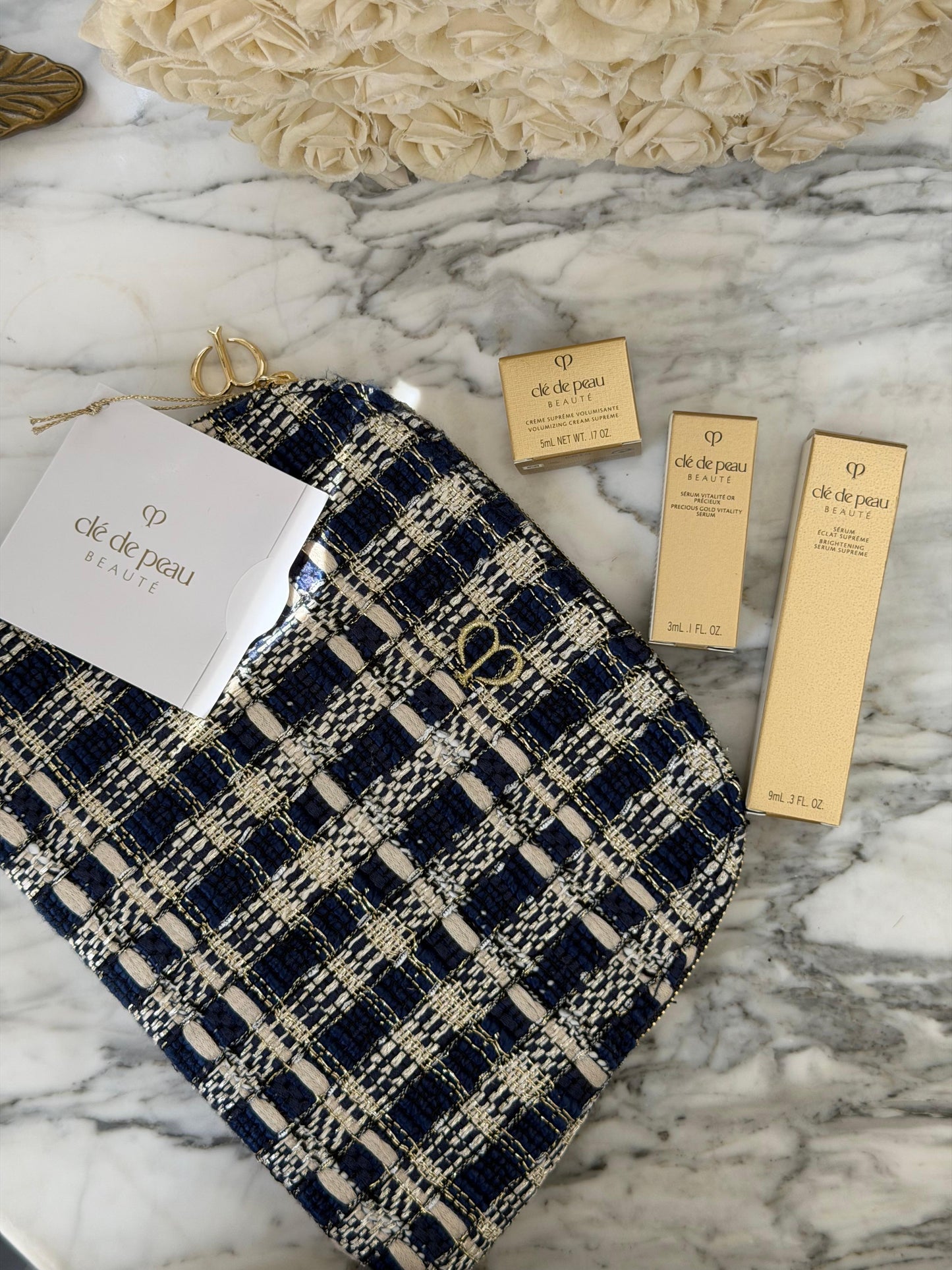 CLE DE PEAU
Beauty Pouch Gift Mini Set (2 Serum + Cream Supreme)