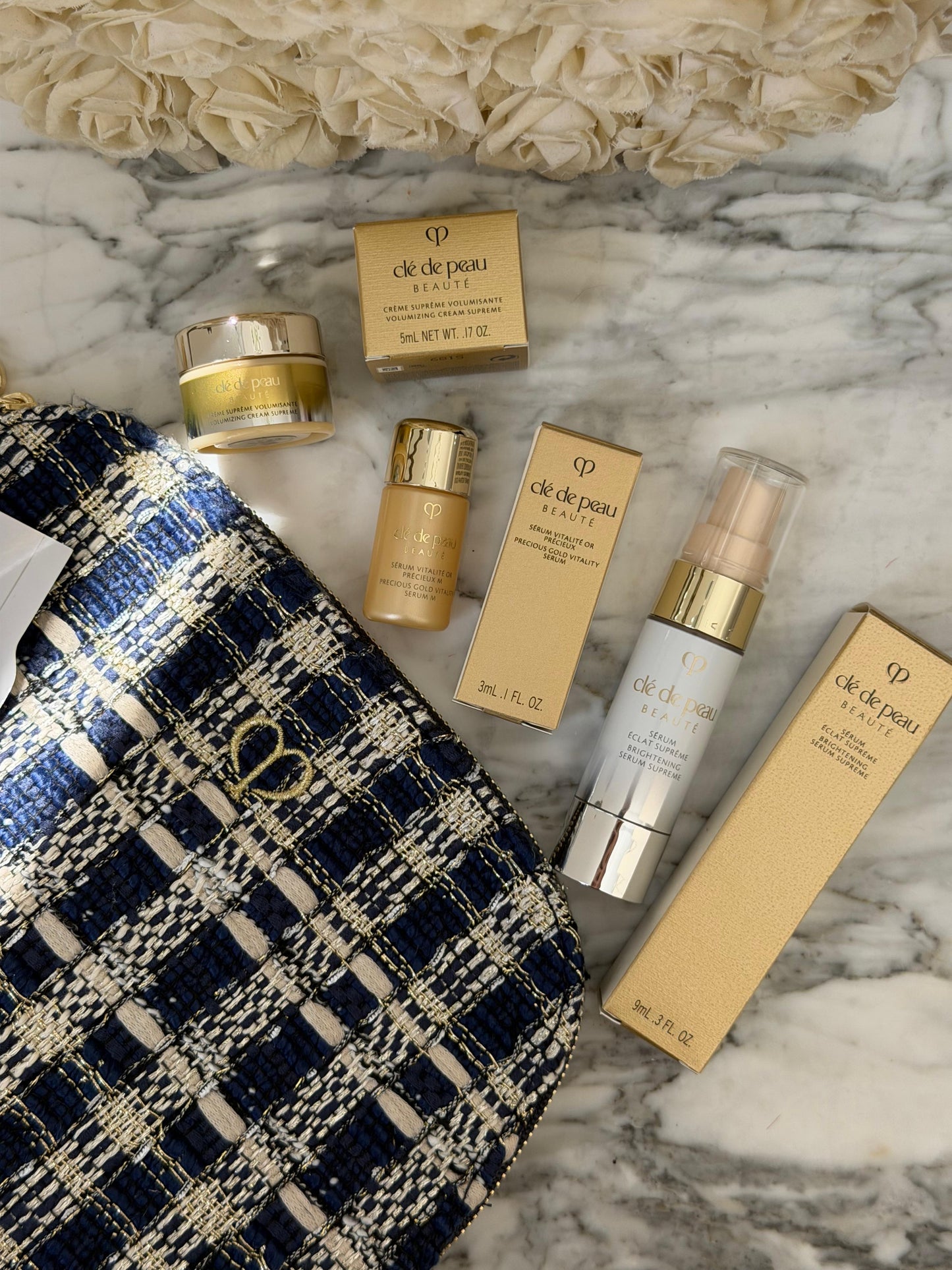 CLE DE PEAU
Beauty Pouch Gift Mini Set (2 Serum + Cream Supreme)