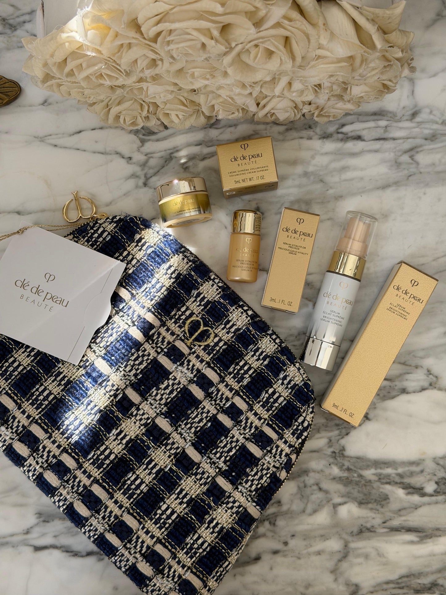 CLE DE PEAU
Beauty Pouch Gift Mini Set (2 Serum + Cream Supreme)