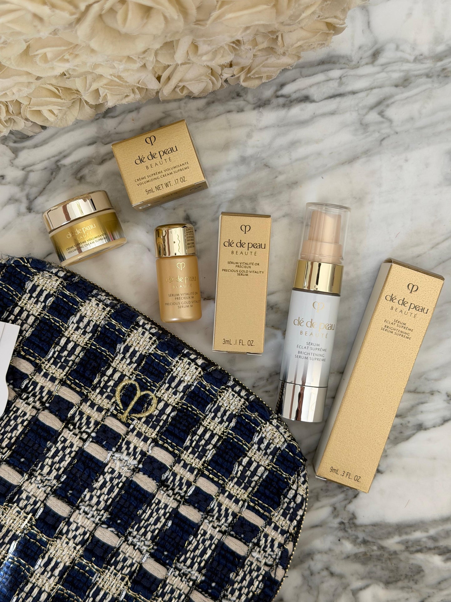 CLE DE PEAU
Beauty Pouch Gift Mini Set (2 Serum + Cream Supreme)
