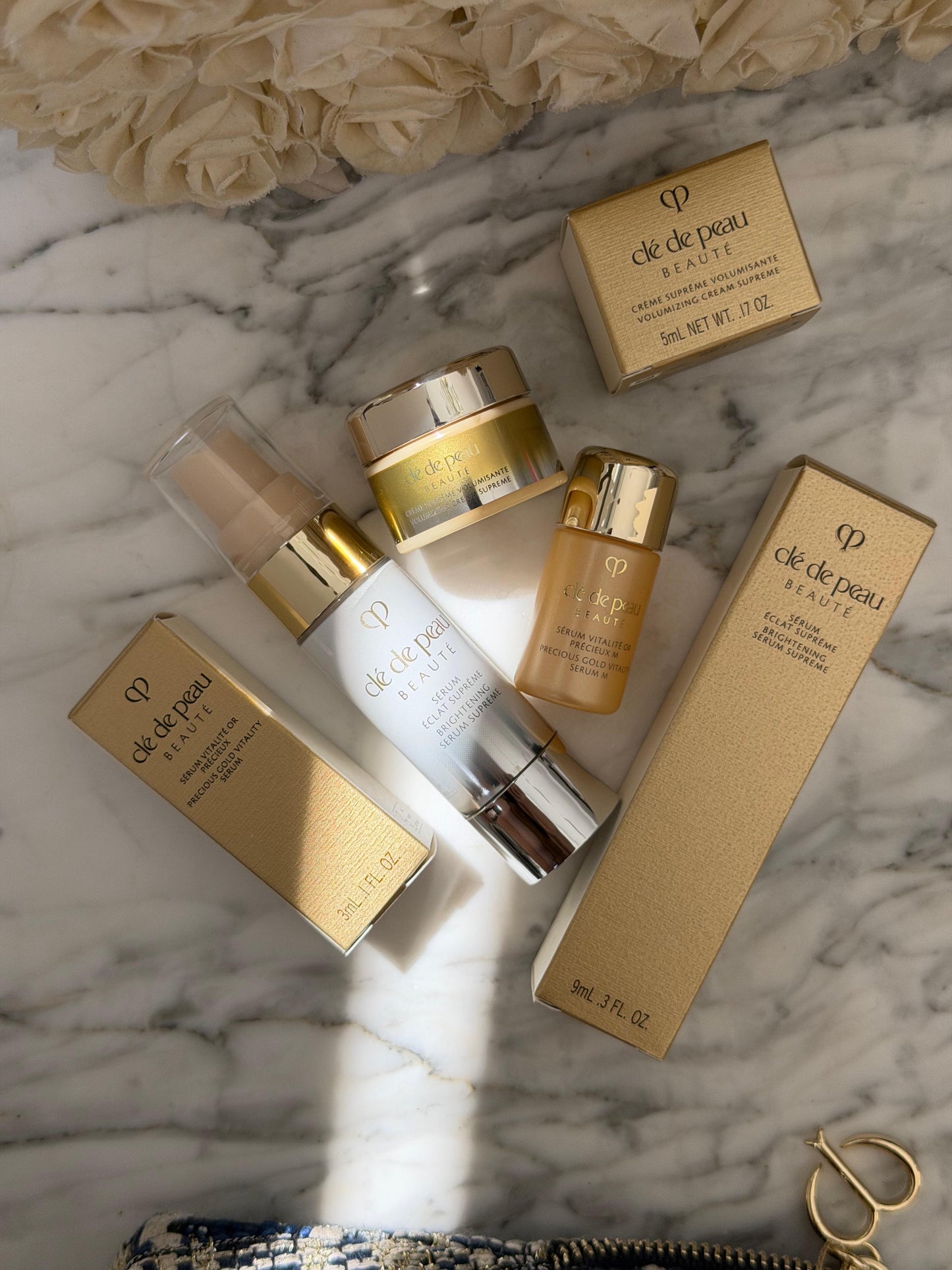 CLE DE PEAU
Beauty Pouch Gift Mini Set (2 Serum + Cream Supreme)