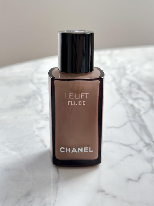 CHANEL Le Lift Fluid Smooths - Firms - Mattifies