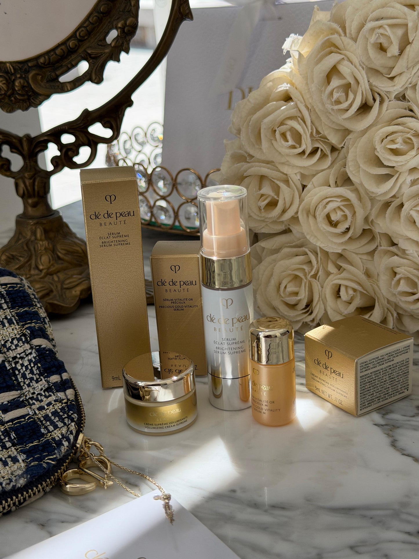 CLE DE PEAU
Beauty Pouch Gift Mini Set (2 Serum + Cream Supreme)