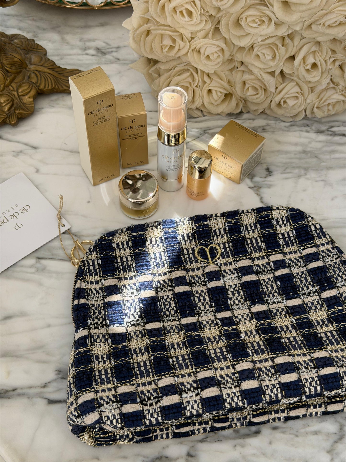 CLE DE PEAU
Beauty Pouch Gift Mini Set (2 Serum + Cream Supreme)