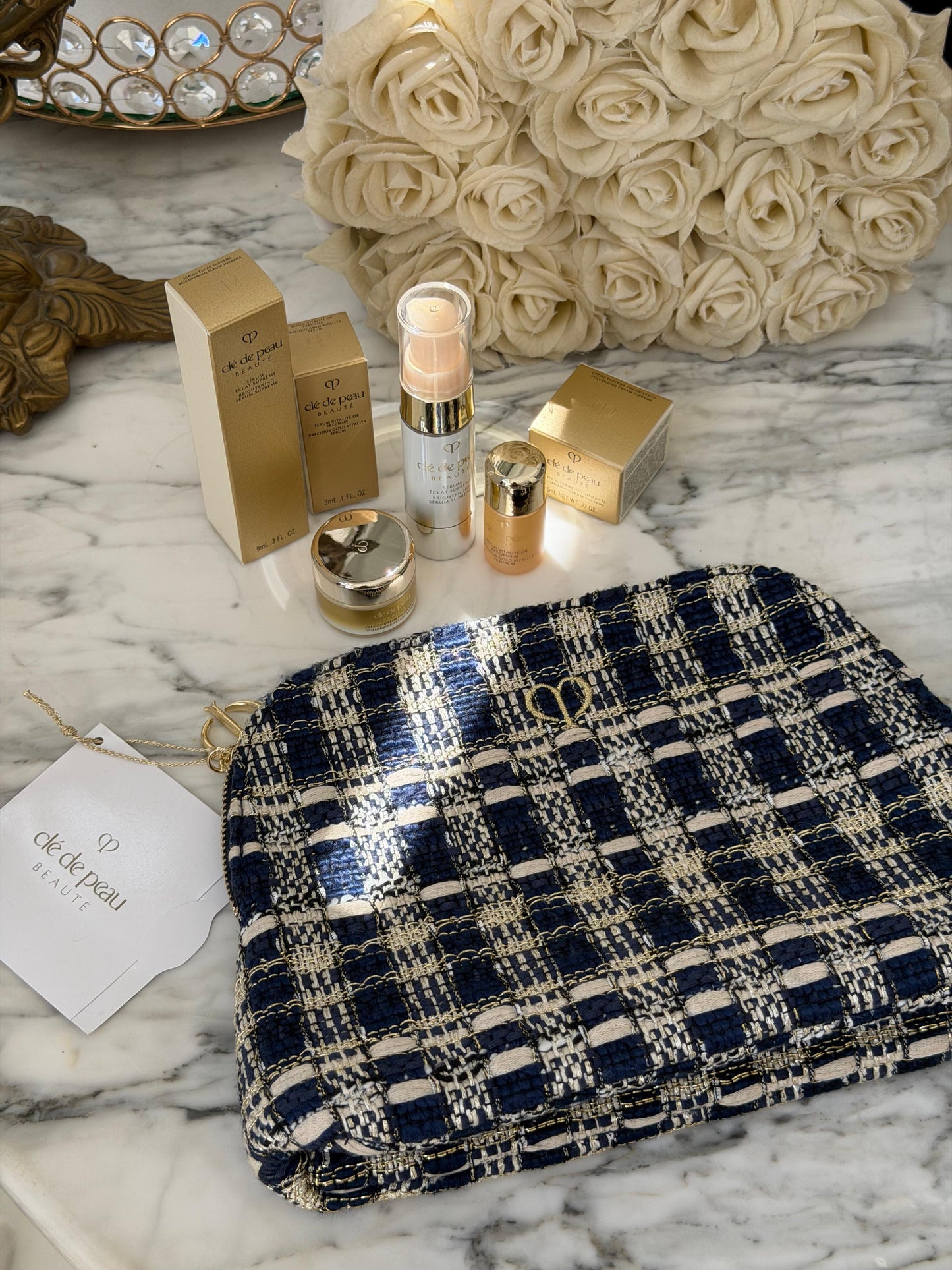 CLE DE PEAU
Beauty Pouch Gift Mini Set (2 Serum + Cream Supreme)