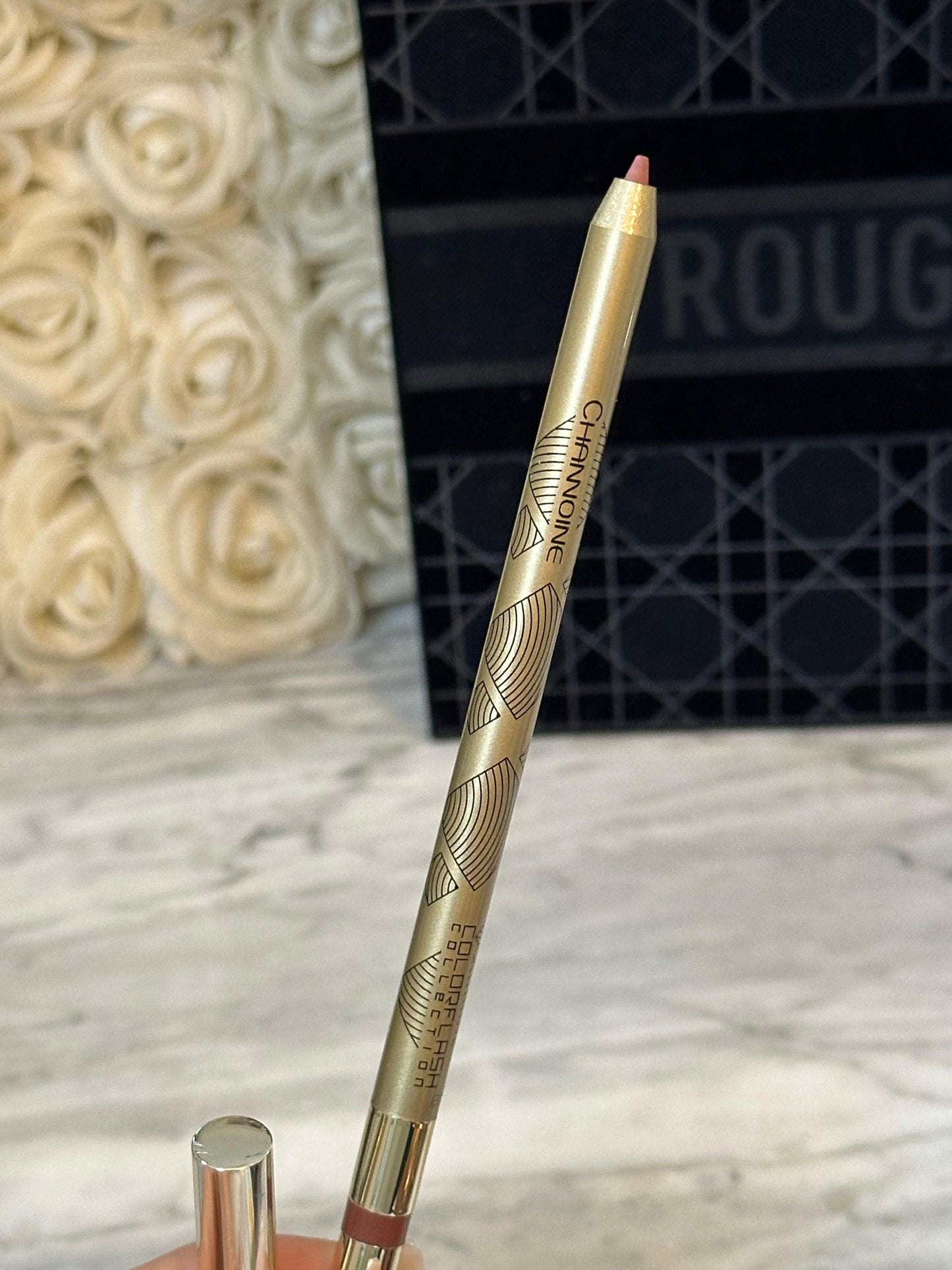 SHANNOINE
Star Colors Lip Definer Twist