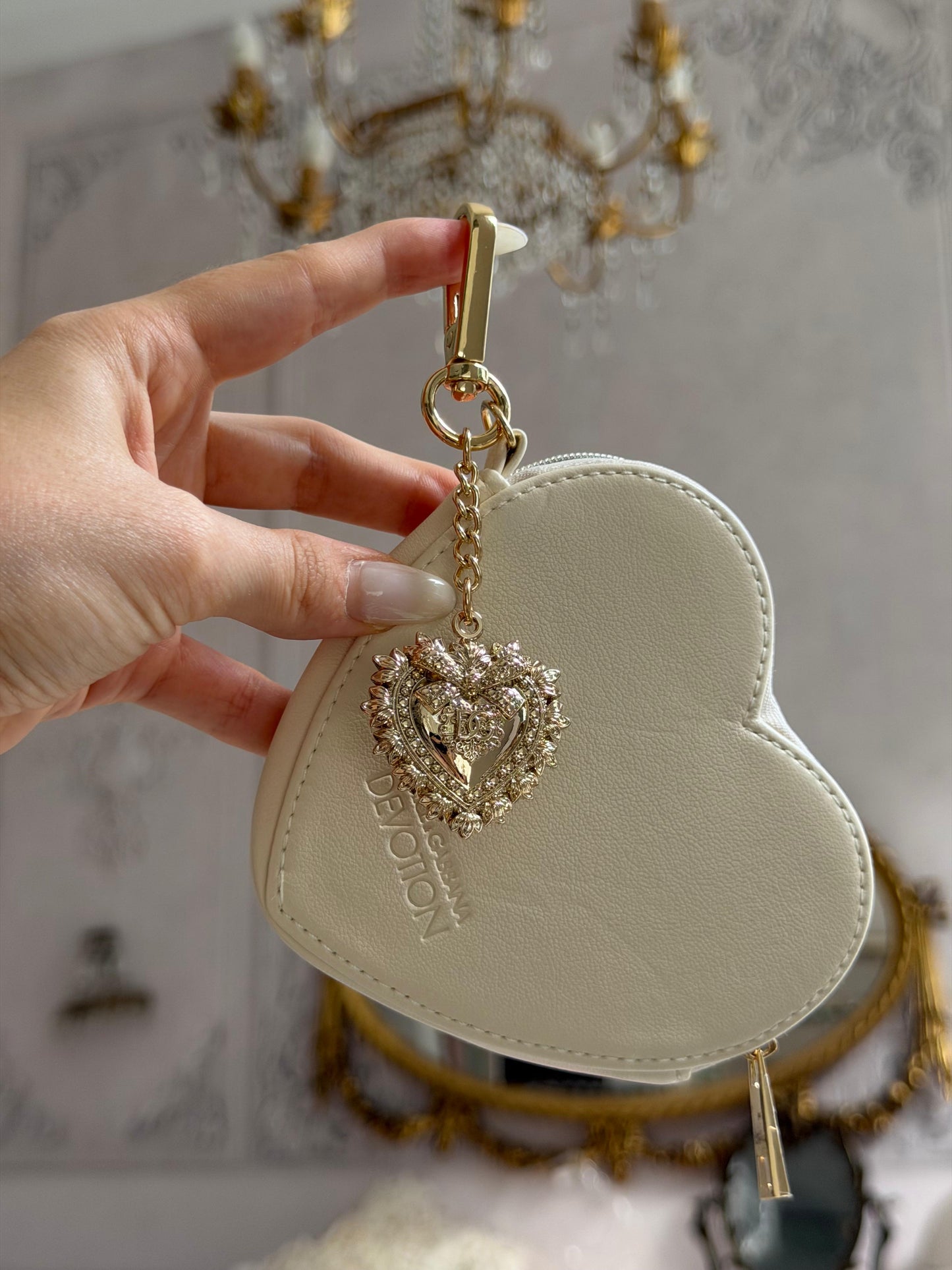 DOLCE&GABBANA
Luxury Heart Pouch