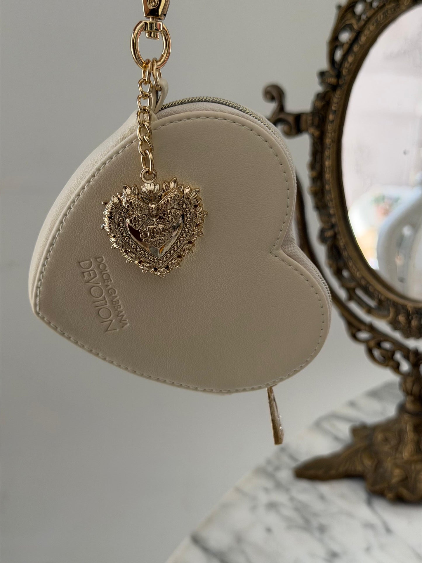 DOLCE&GABBANA
Luxury Heart Pouch