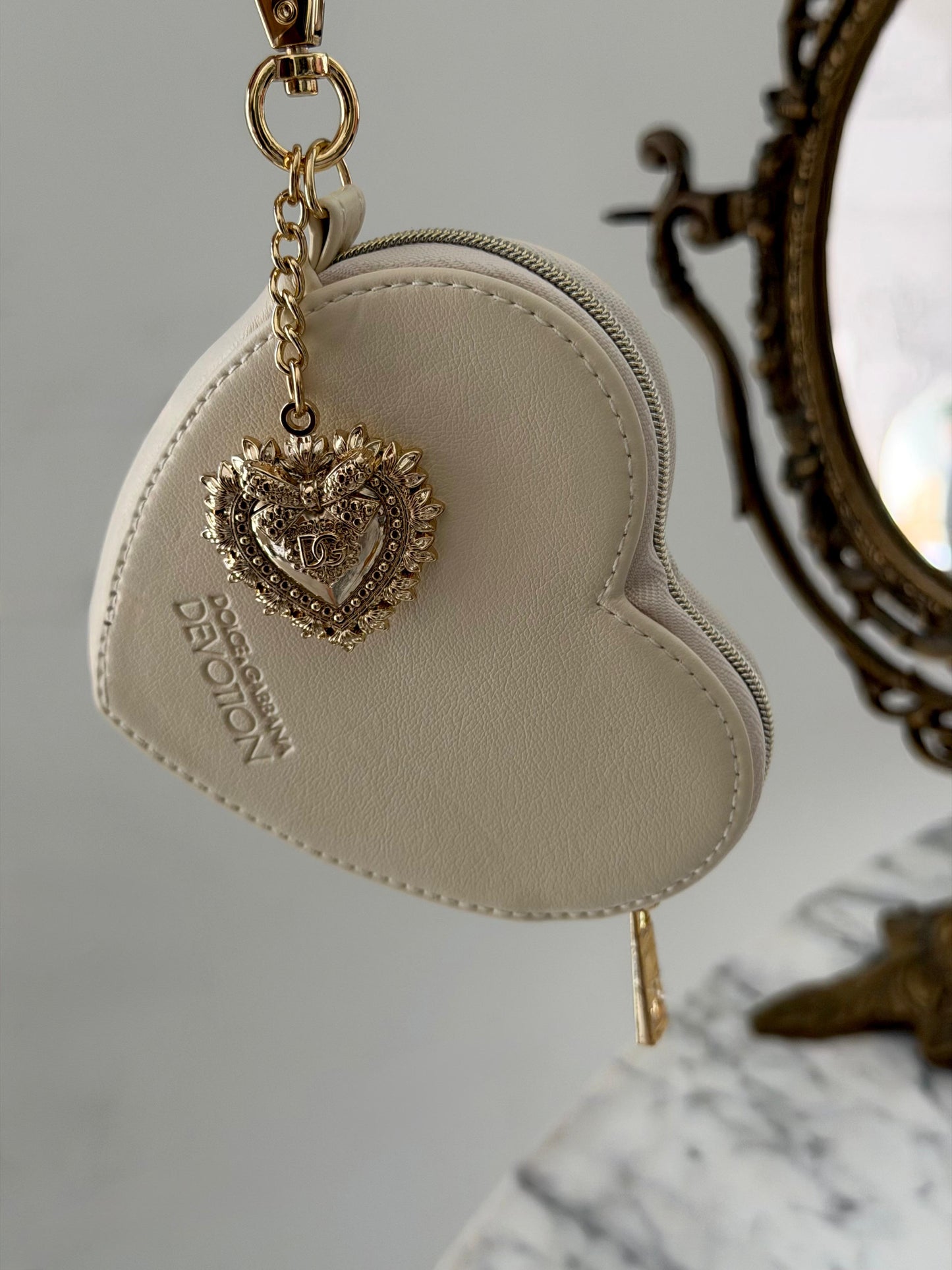 DOLCE&GABBANA
Luxury Heart Pouch