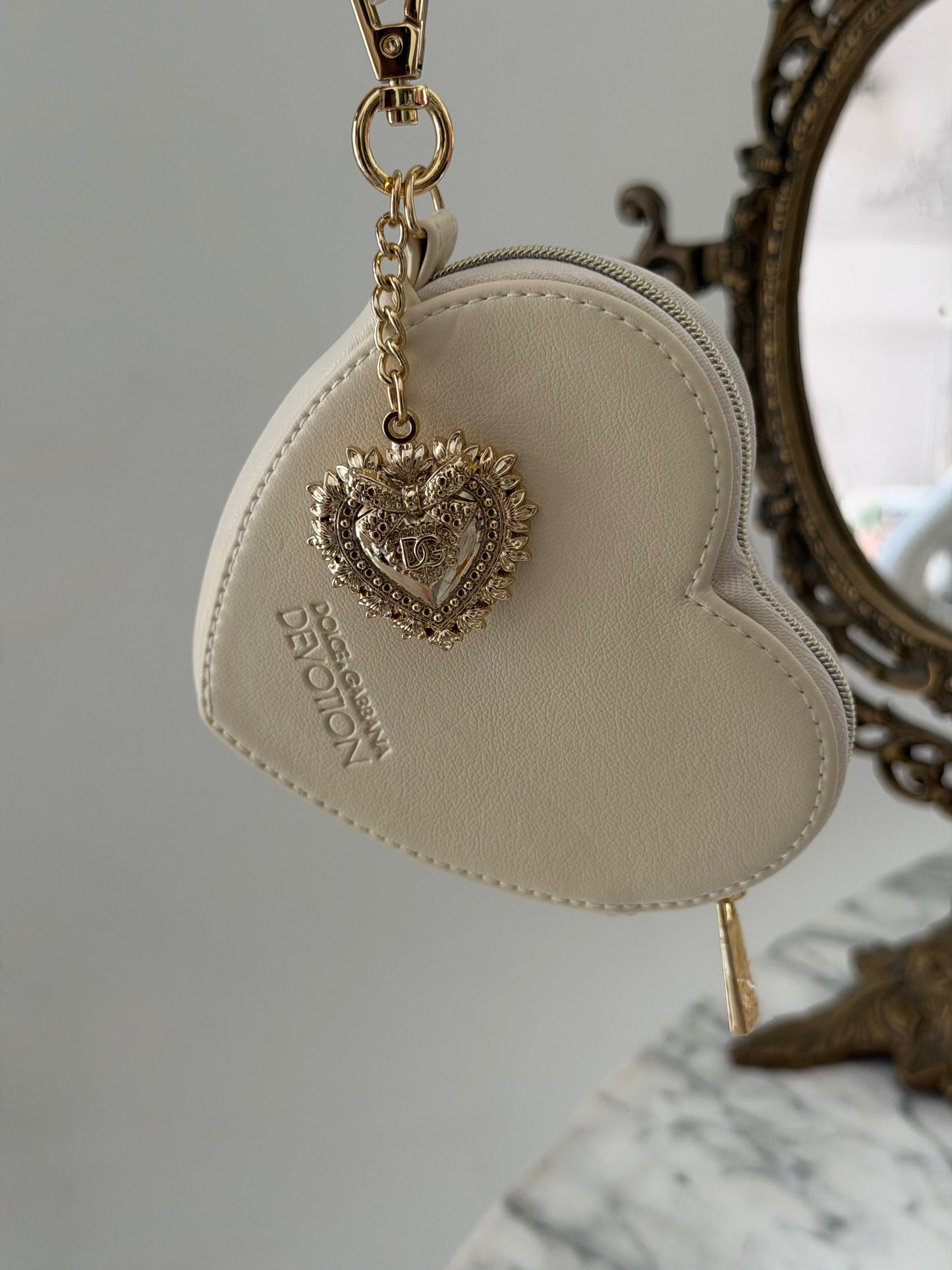 DOLCE&GABBANA
Luxury Heart Pouch