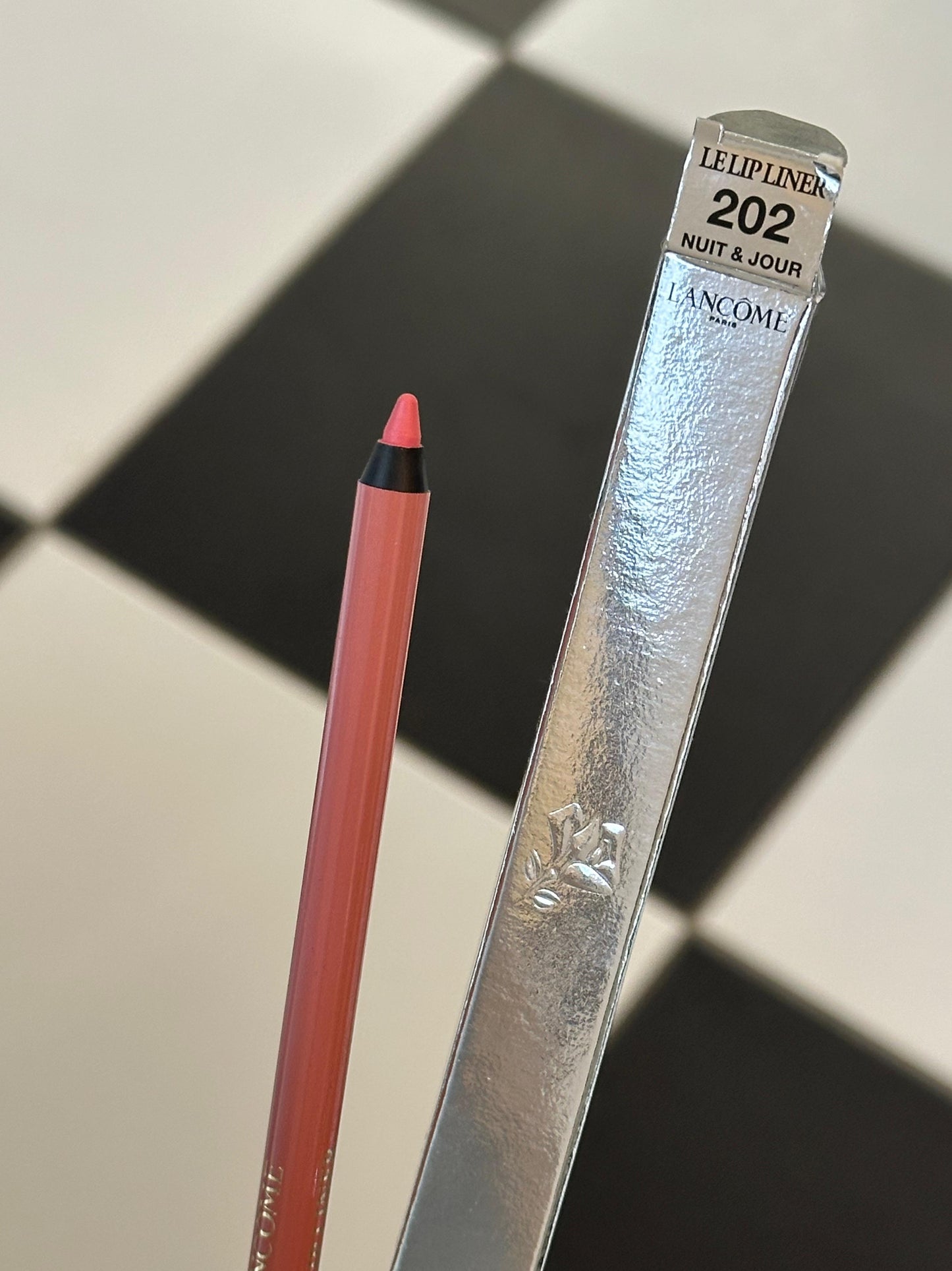 LANCÔME Le Lip Liner Pencil
Waterproof & Smudge-Resistant (202)