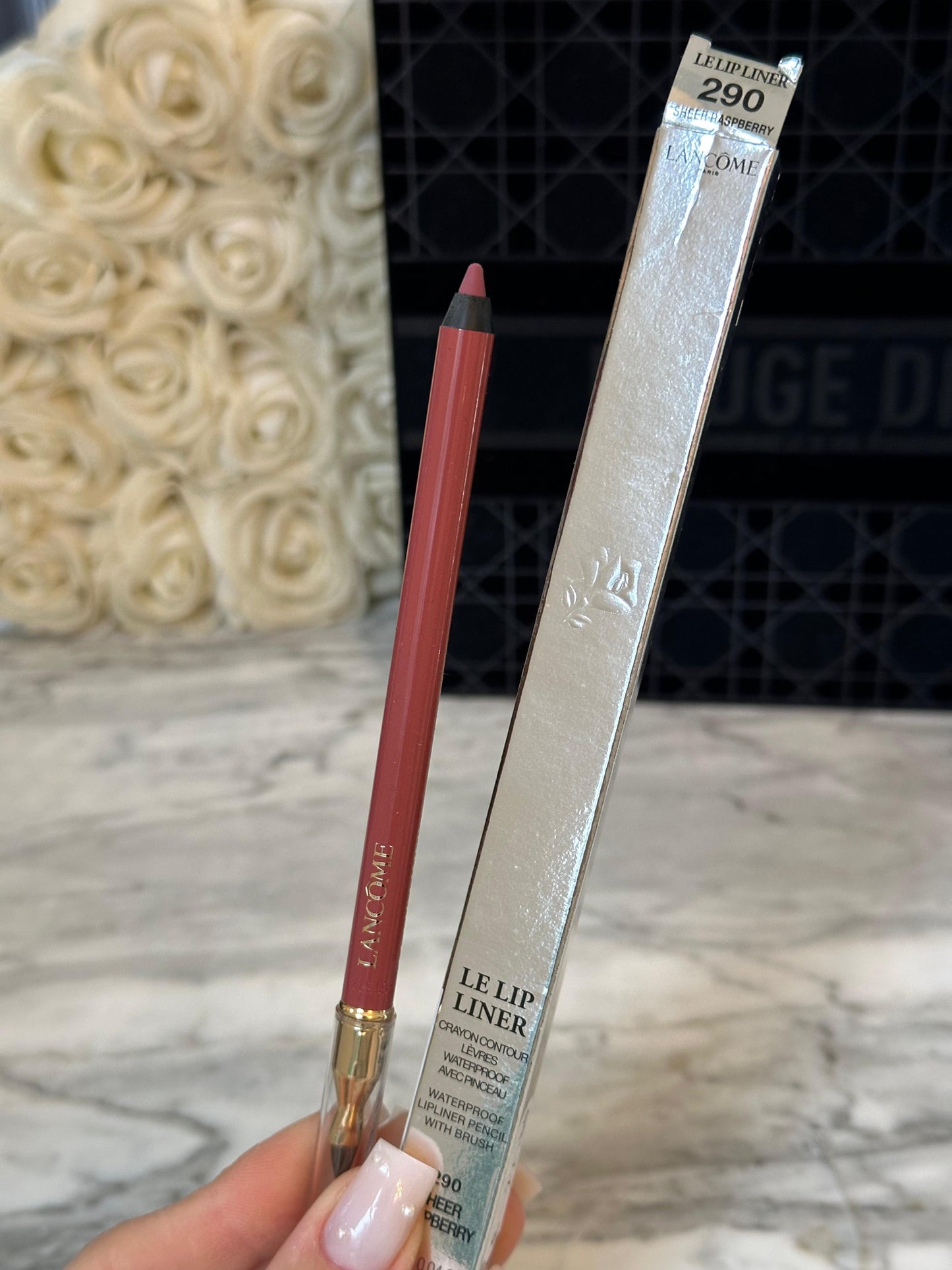 LANCÔME Le Lip Liner Pencil
Waterproof & Smudge-Resistant (290)