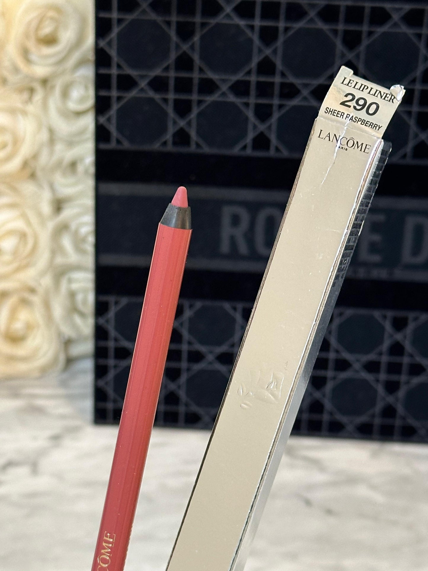 LANCÔME Le Lip Liner Pencil
Waterproof & Smudge-Resistant (290)