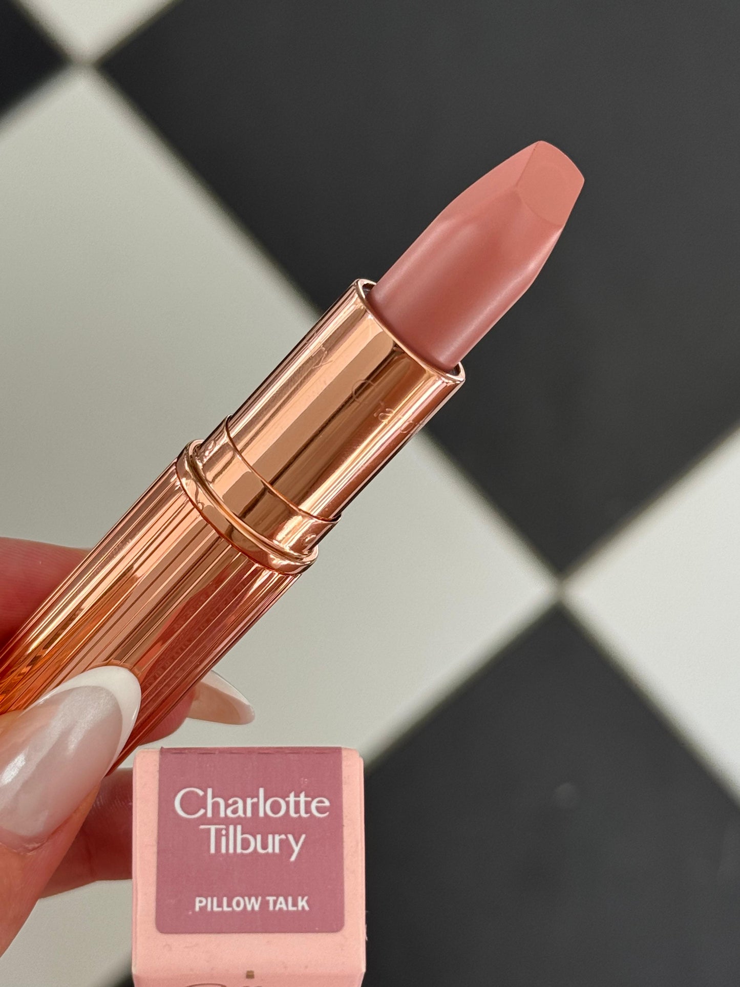CHARLOTTE TILBURY Pillow Talk
Matte Revolution Long-Lasting Lipstick