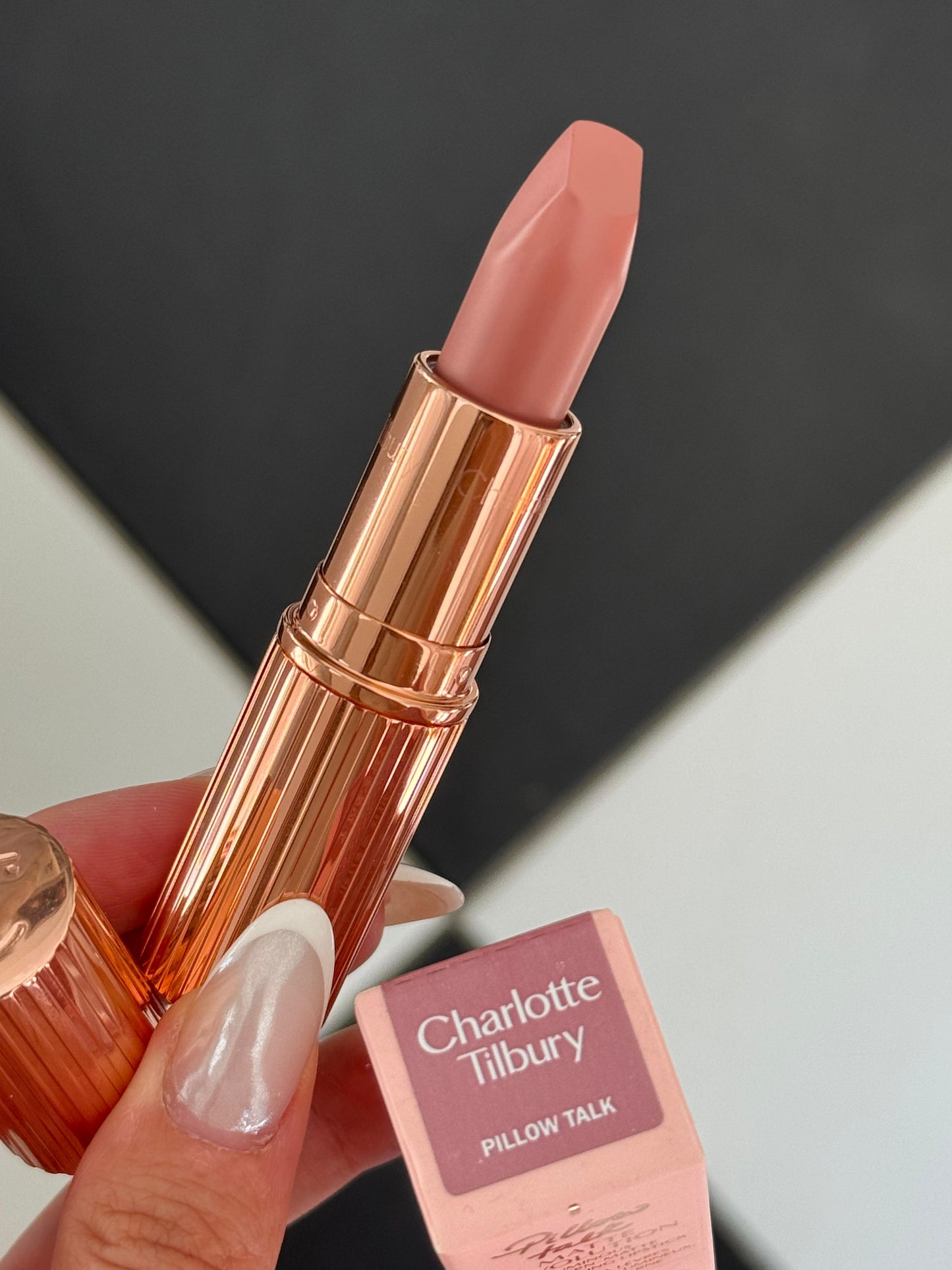 CHARLOTTE TILBURY Pillow Talk
Matte Revolution Long-Lasting Lipstick