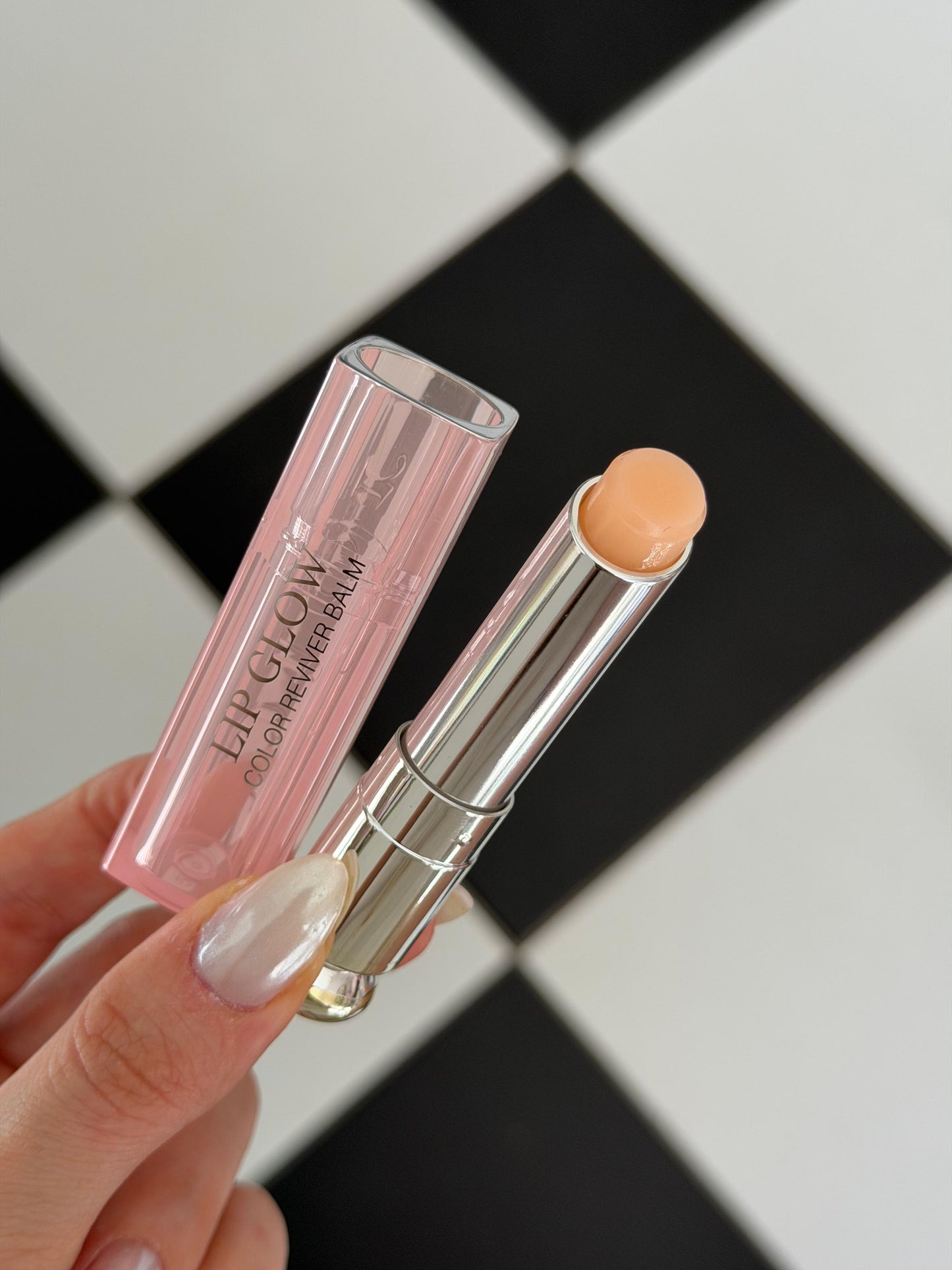 DIOR Addict Lip Glow
Natural Glow Custom Color Reviving Lip Balm - 24H Hydration