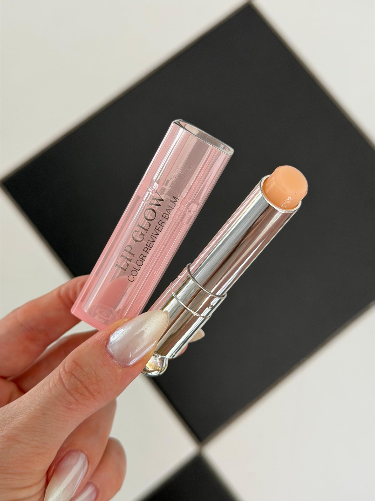DIOR Addict Lip Glow
Natural Glow Custom Color Reviving Lip Balm - 24H Hydration