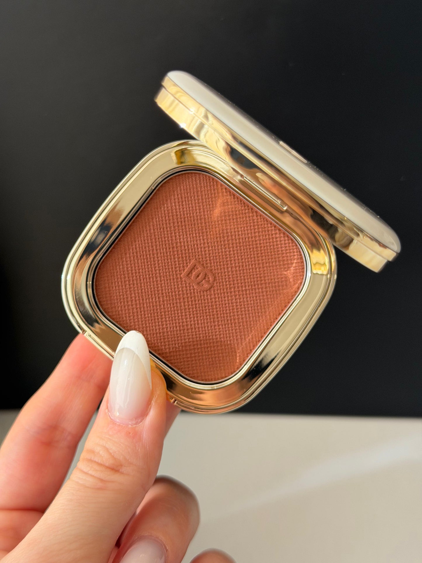 DOLCE & GABBANA
Cheek&Eyes Match - Lasting Blush & Eyshadow Powder (06)
