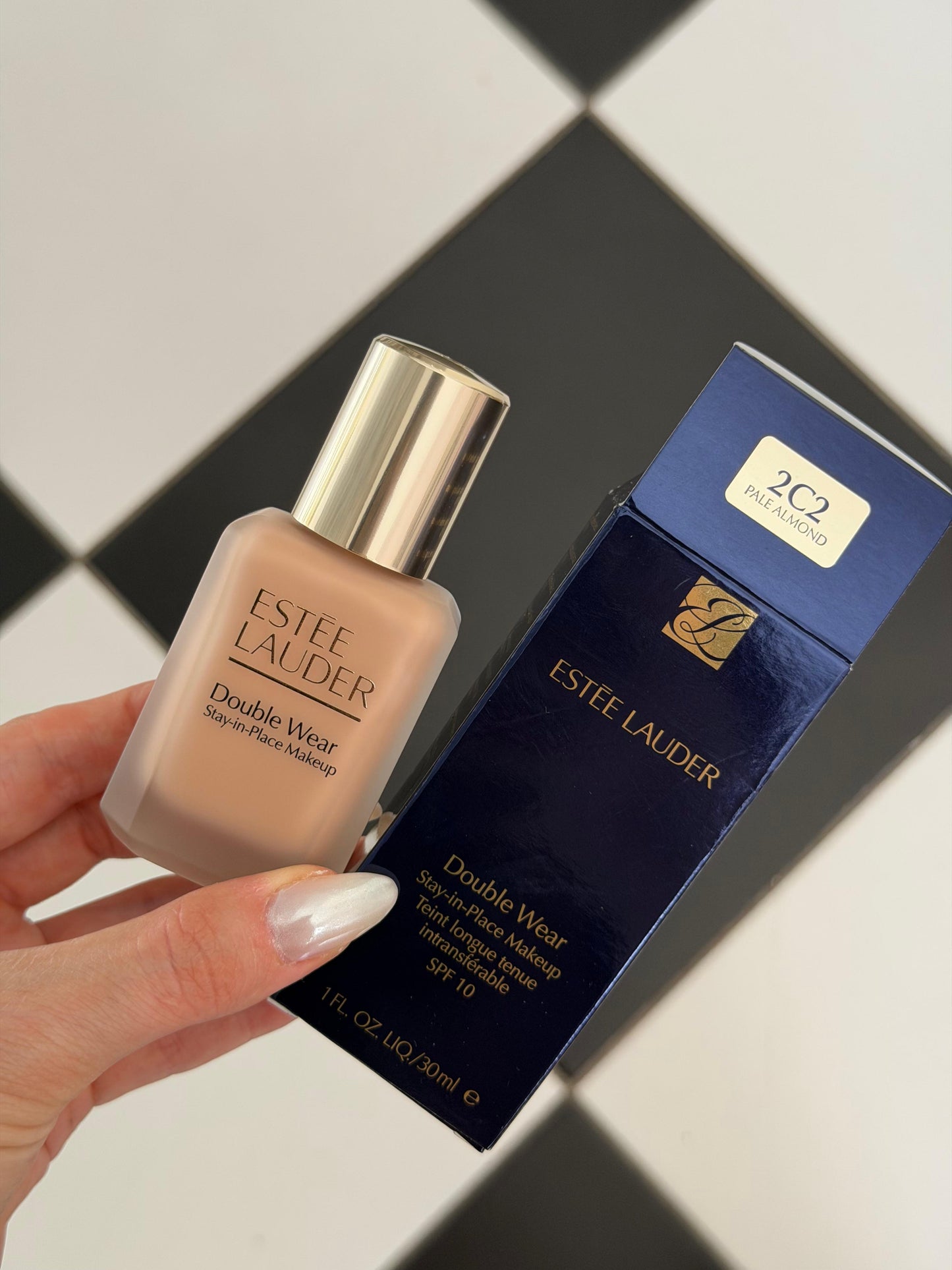 ESTÉE LAUDER Double Wear (New)
Stay-in-Place Longwear Matte Foundation