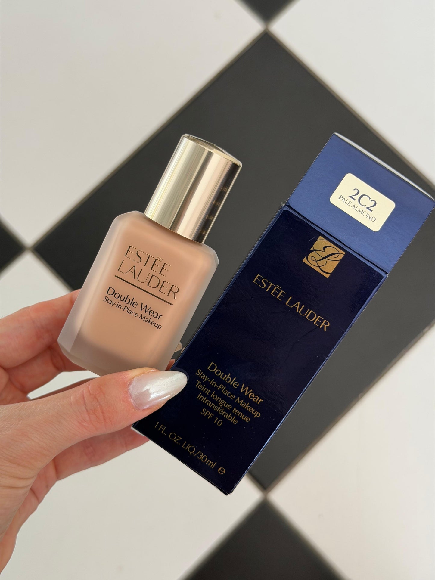 ESTÉE LAUDER Double Wear (New)
Stay-in-Place Longwear Matte Foundation