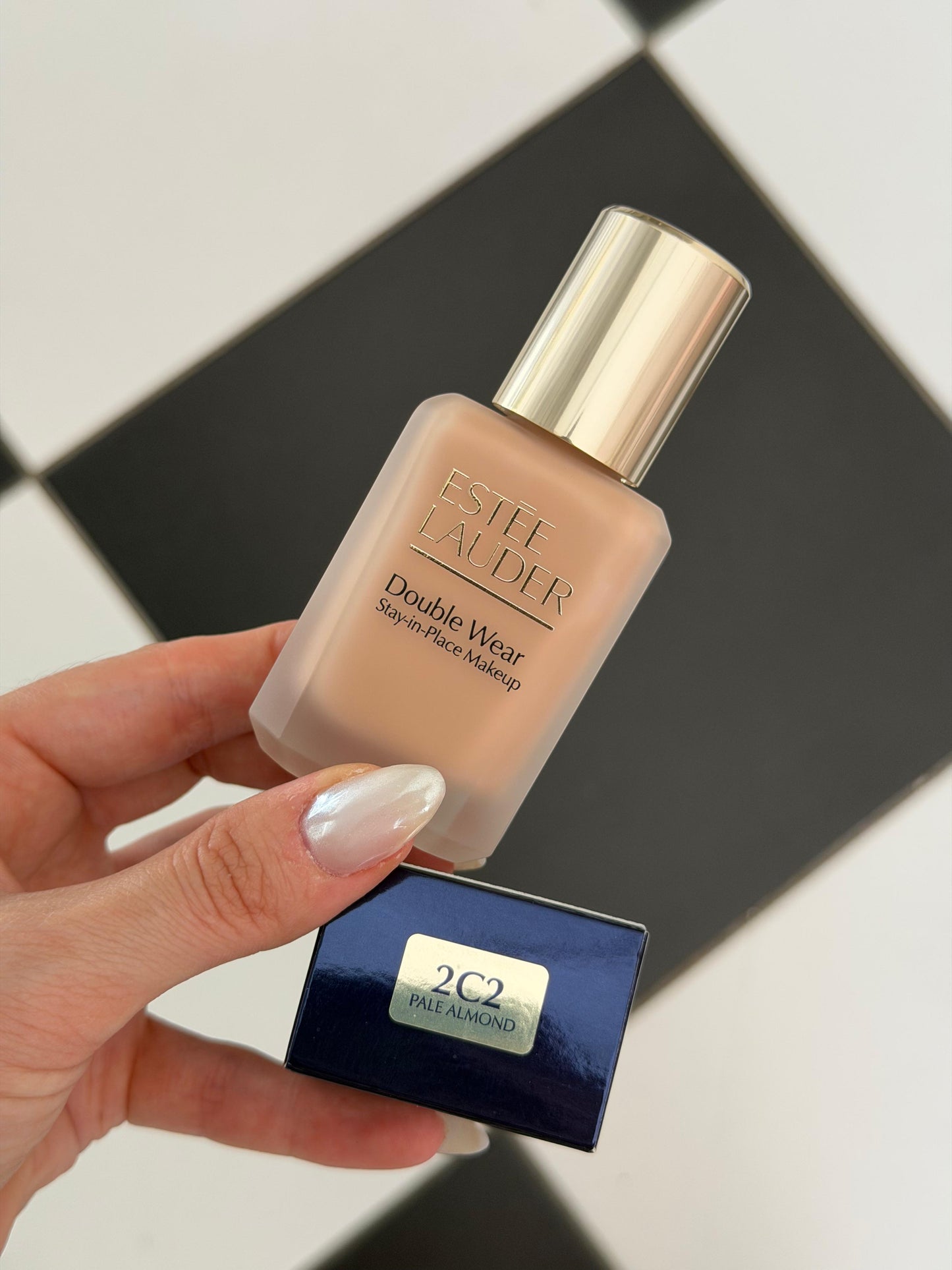ESTÉE LAUDER Double Wear (New)
Stay-in-Place Longwear Matte Foundation