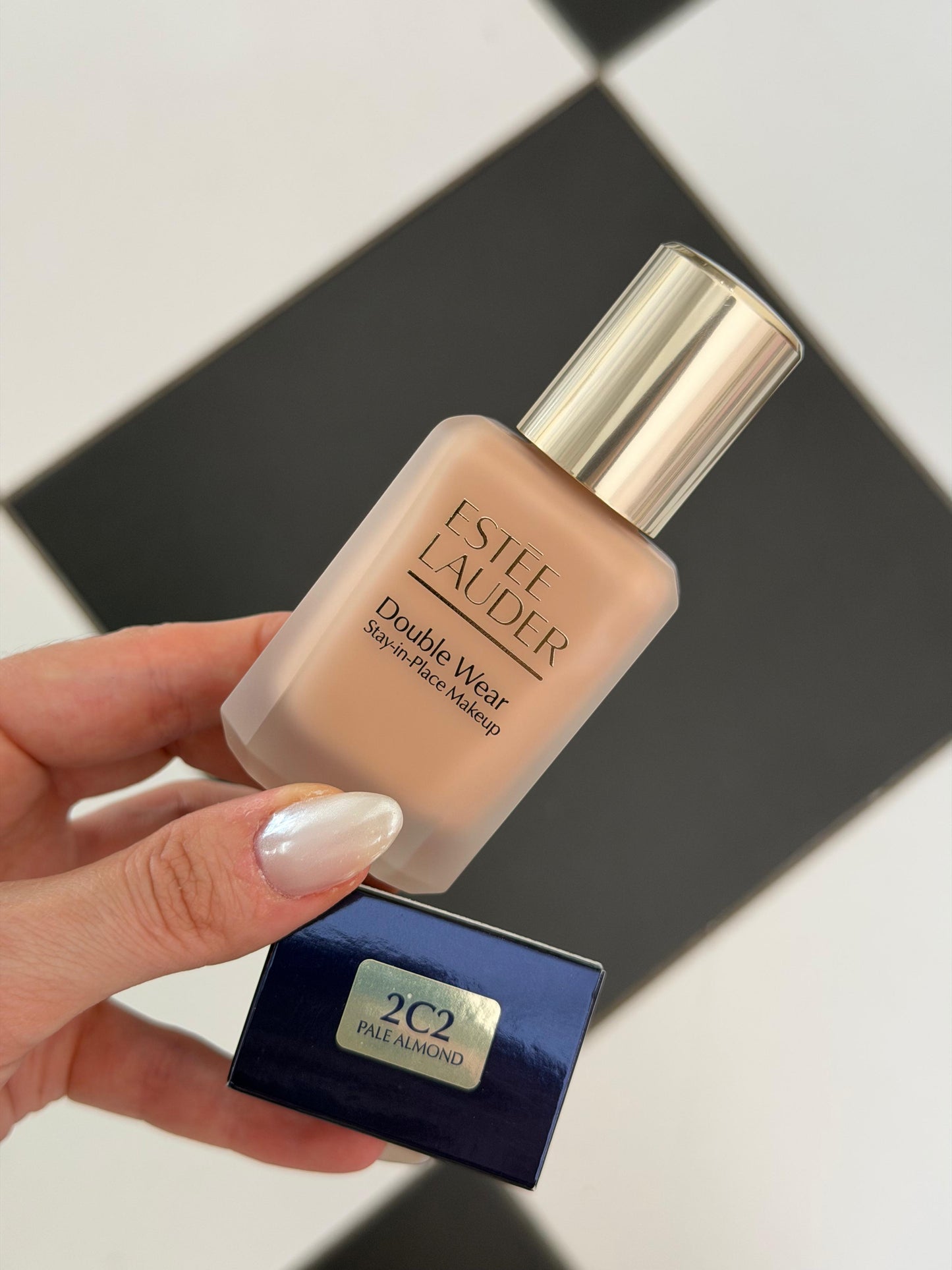 ESTÉE LAUDER Double Wear (New)
Stay-in-Place Longwear Matte Foundation
