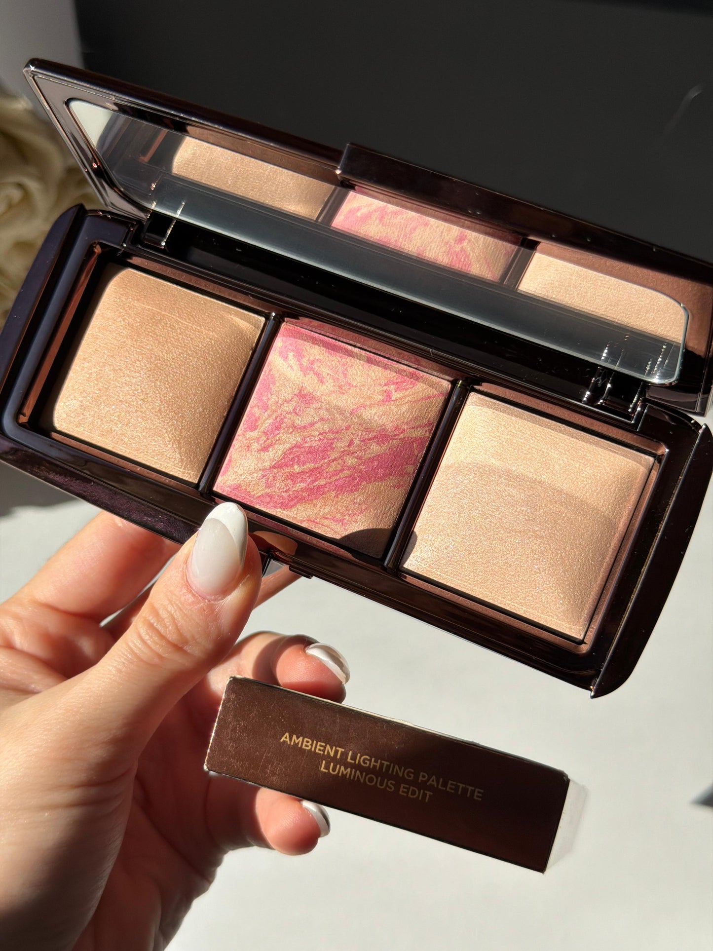 HOURGLASS Ambient Lighting Palette (Powder, Blush, Strobe) - Luminous Edit