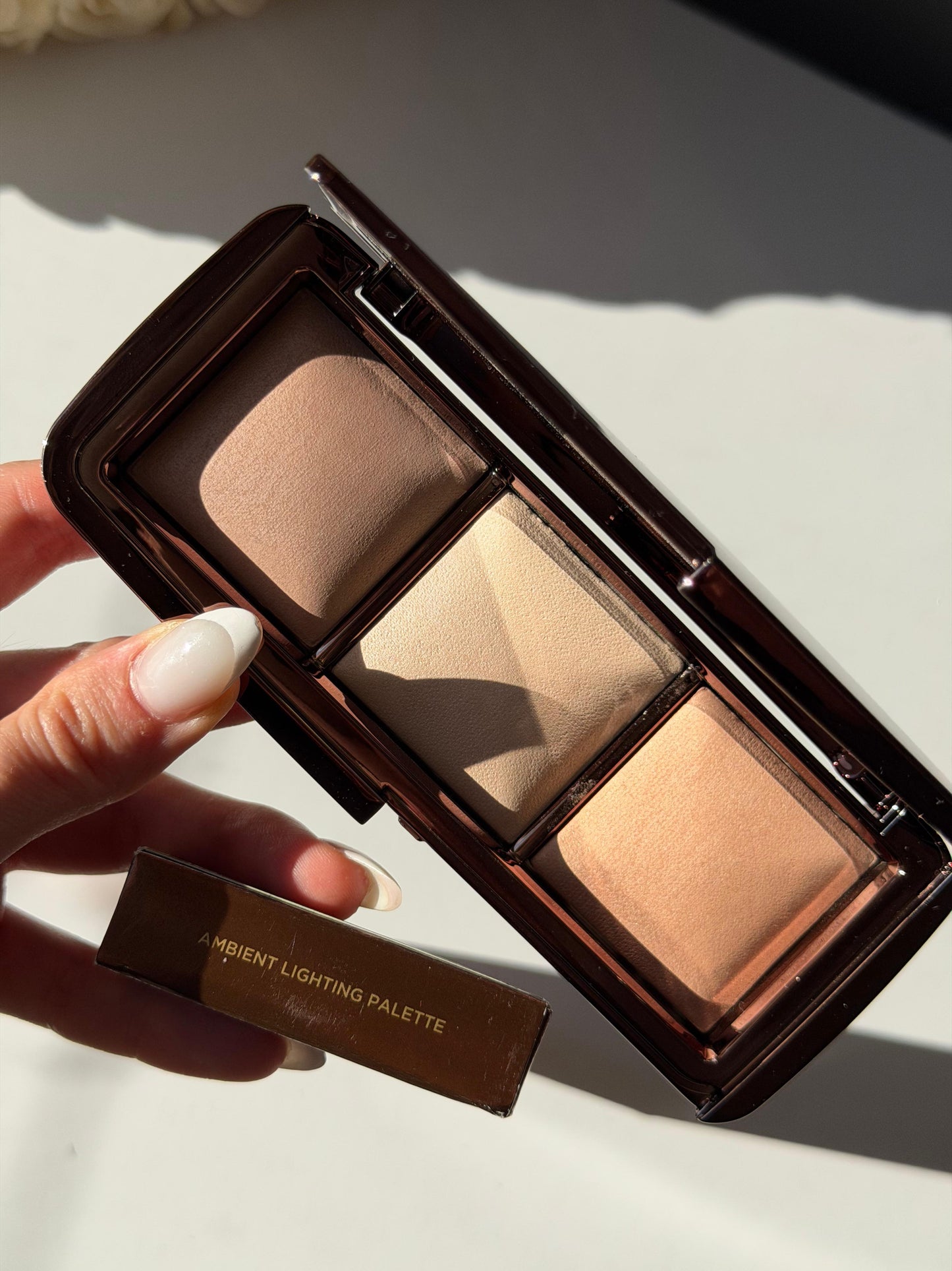 HOURGLASS Ambient Lighting Palette