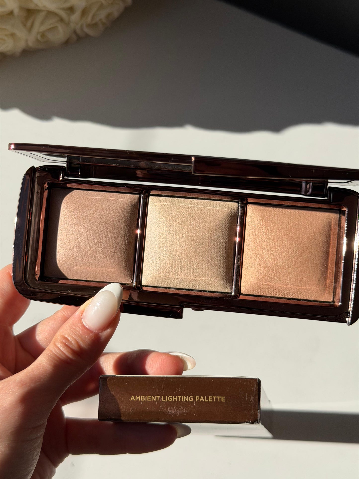 HOURGLASS Ambient Lighting Palette