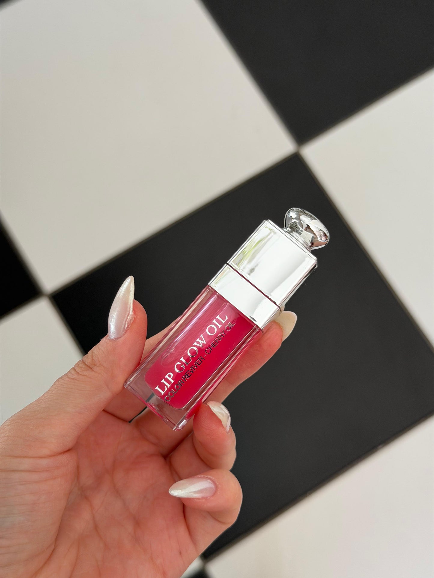 DIOR Addict Lip Glow Oil - Cherry
Nourishing Lip Oil - Intense Gloss