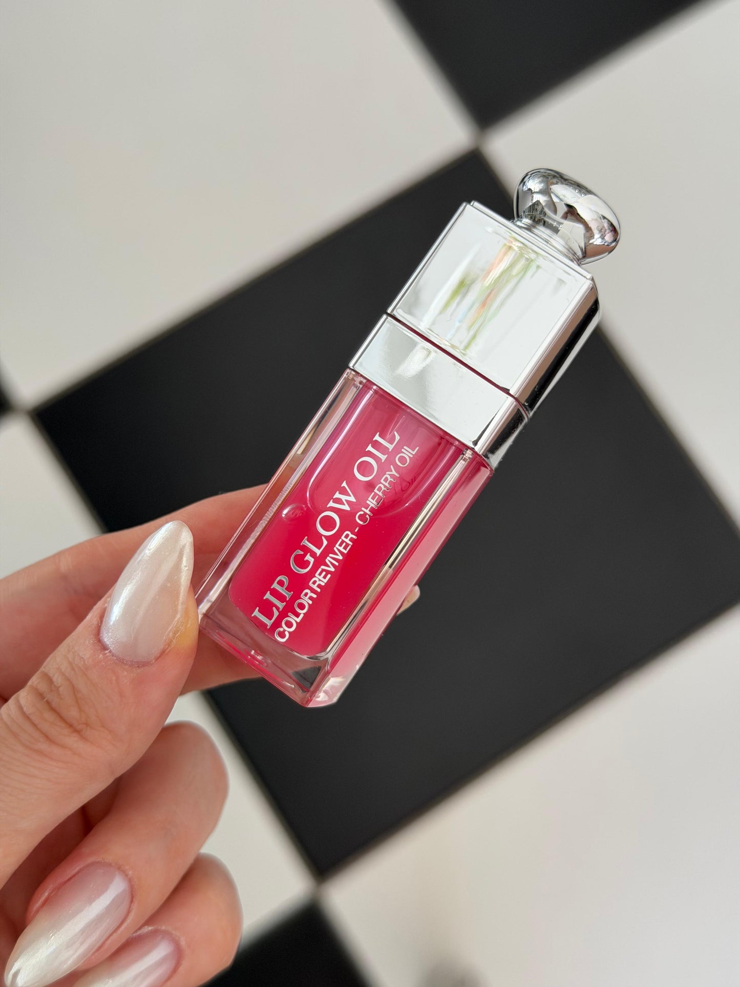 DIOR Addict Lip Glow Oil - Cherry
Nourishing Lip Oil - Intense Gloss