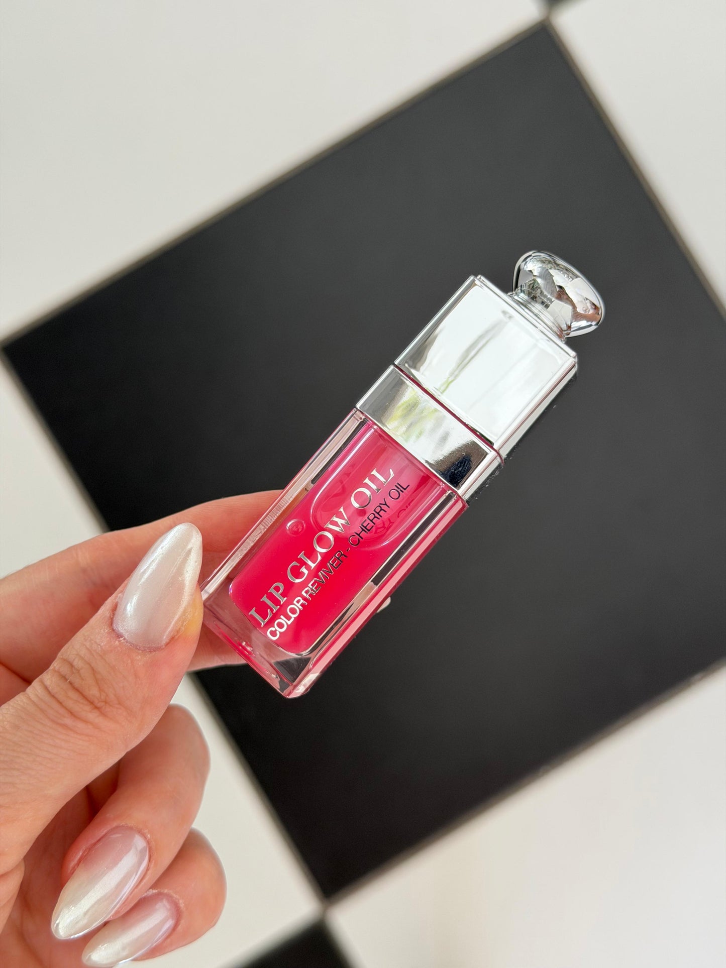 DIOR Addict Lip Glow Oil - Cherry
Nourishing Lip Oil - Intense Gloss