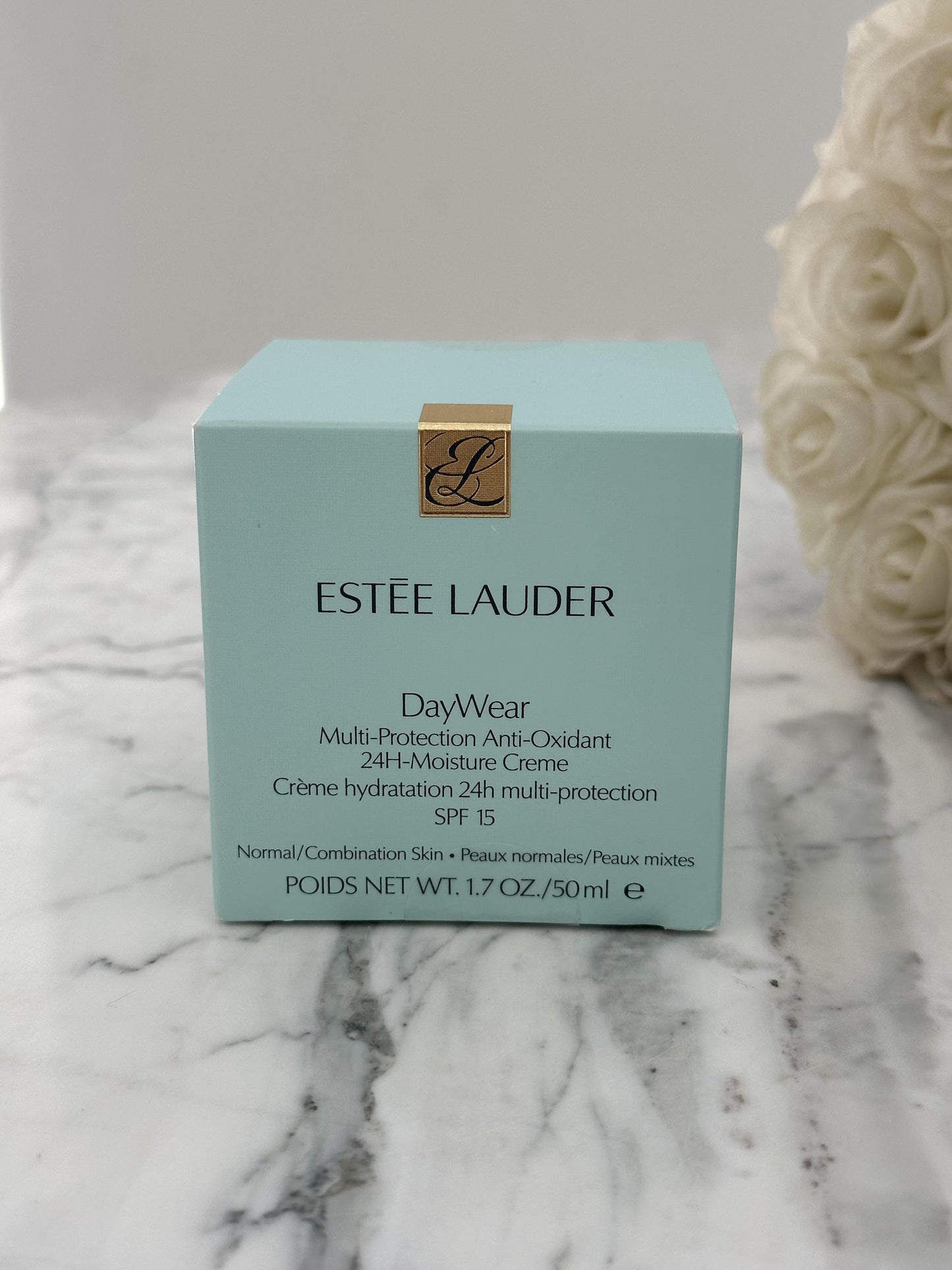 ESTÉE LAUDER
DayWear Moisturizer Multi-Protection Anti-Oxidant 24H Moisture Creme SPF 15