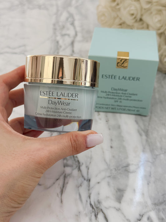 ESTEE LAUDER
DayWear Moisturizer Multi-Protection Anti-Oxidant 24H Hydratation Moisture Creme SPF15 - Normal/Combination Skin