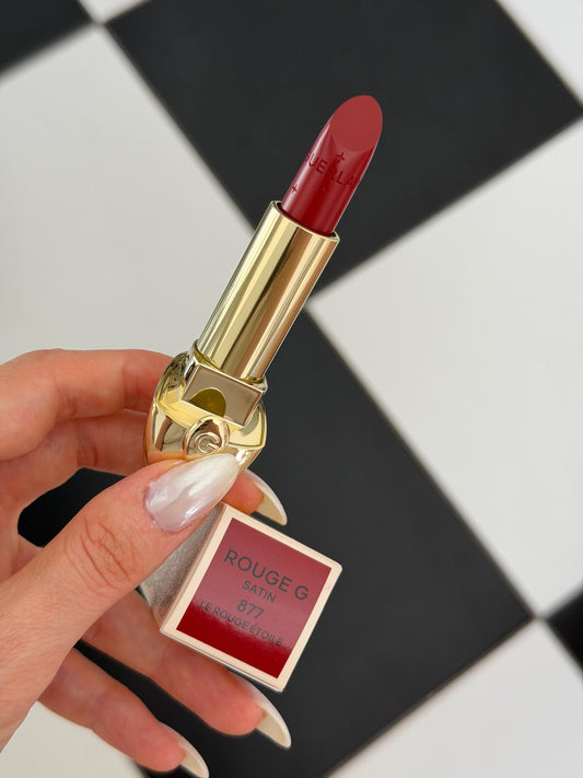 GUERLAIN Rouge G Velvet
Lipstick (877)