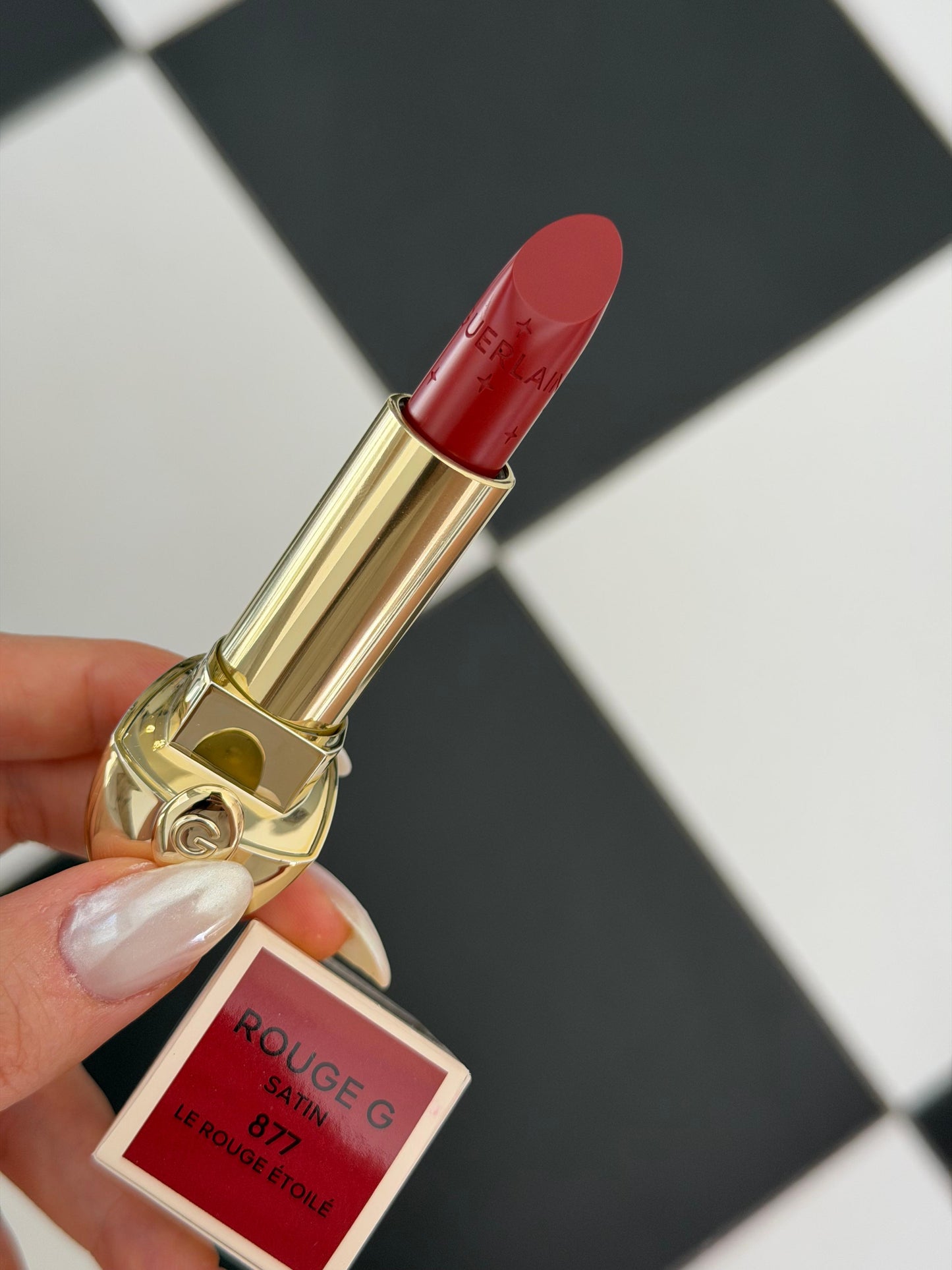 GUERLAIN Rouge G Velvet
Lipstick (877)