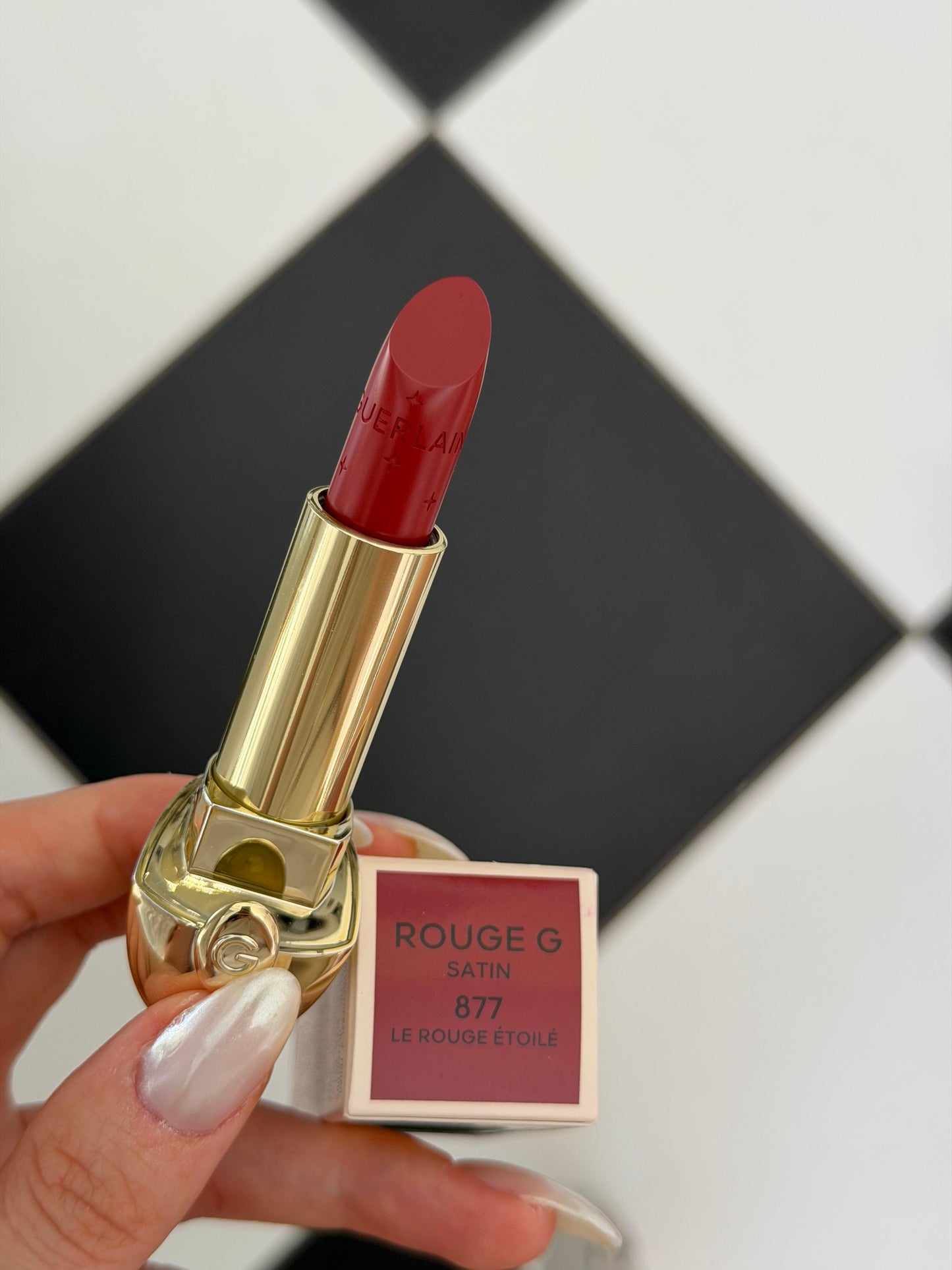GUERLAIN Rouge G Velvet
Lipstick (877)
