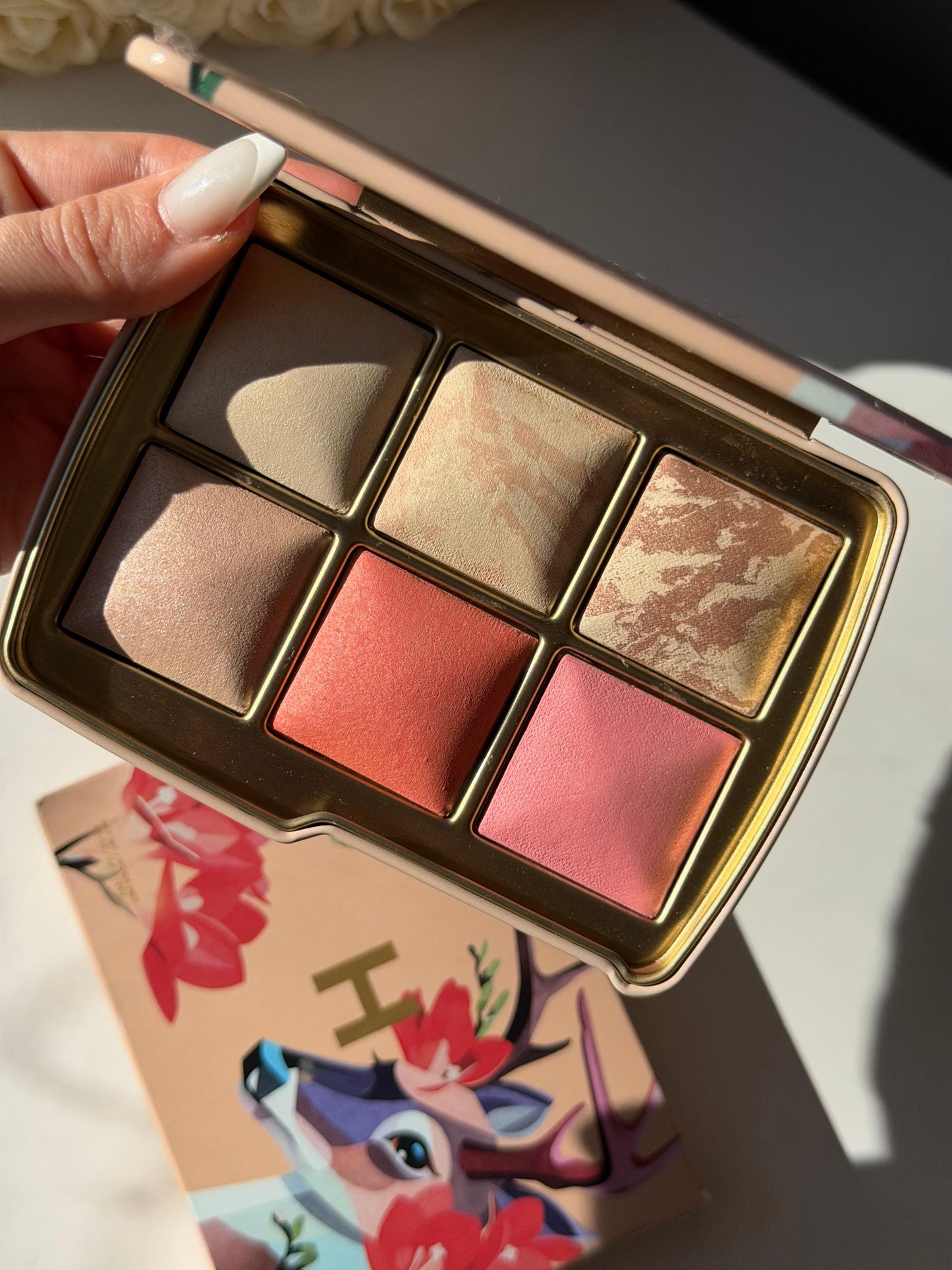 HOURGLASS Ambient Lighting Edit Unlocked Palette - Deer