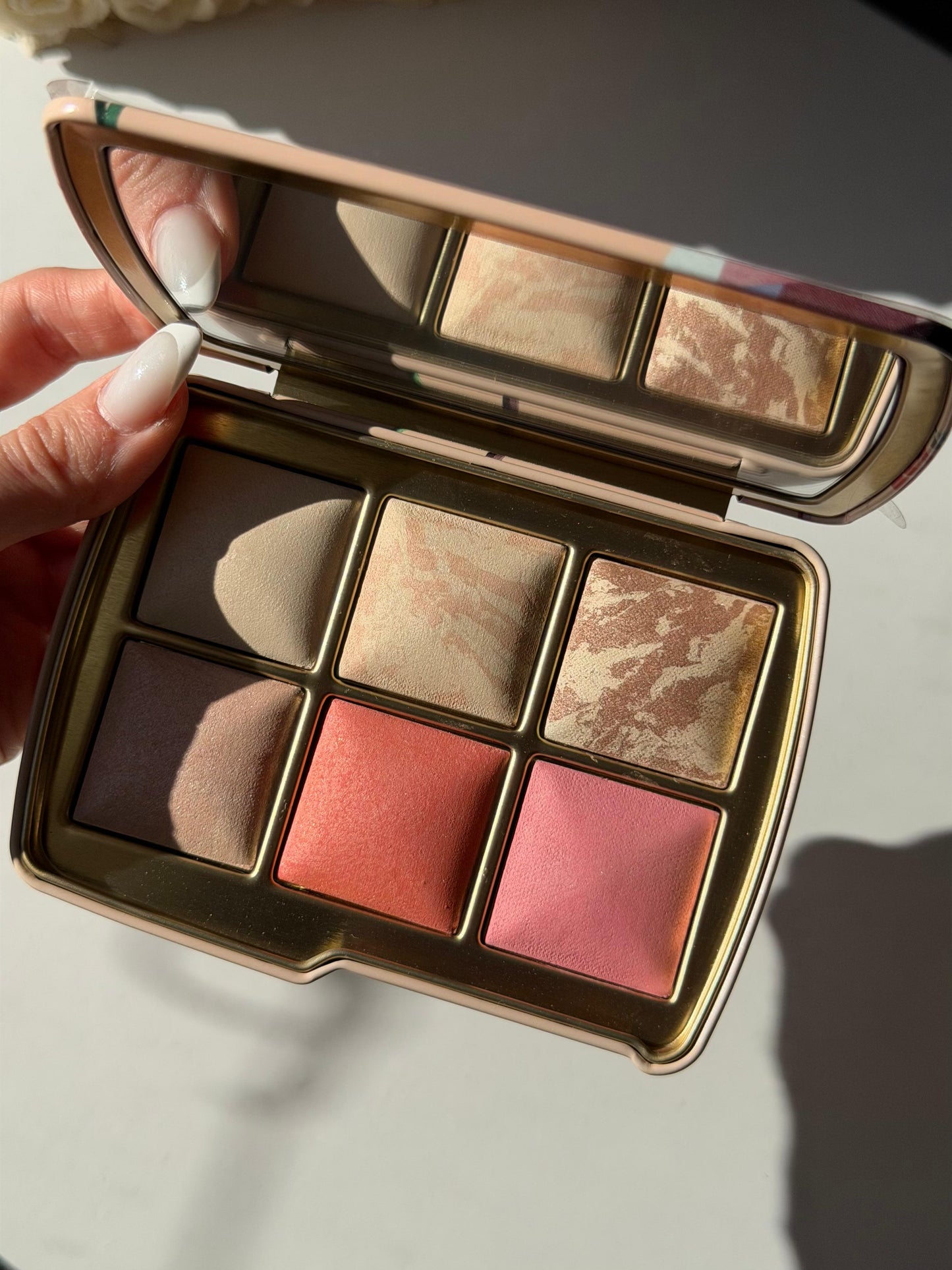 HOURGLASS Ambient Lighting Edit Unlocked Palette - Deer