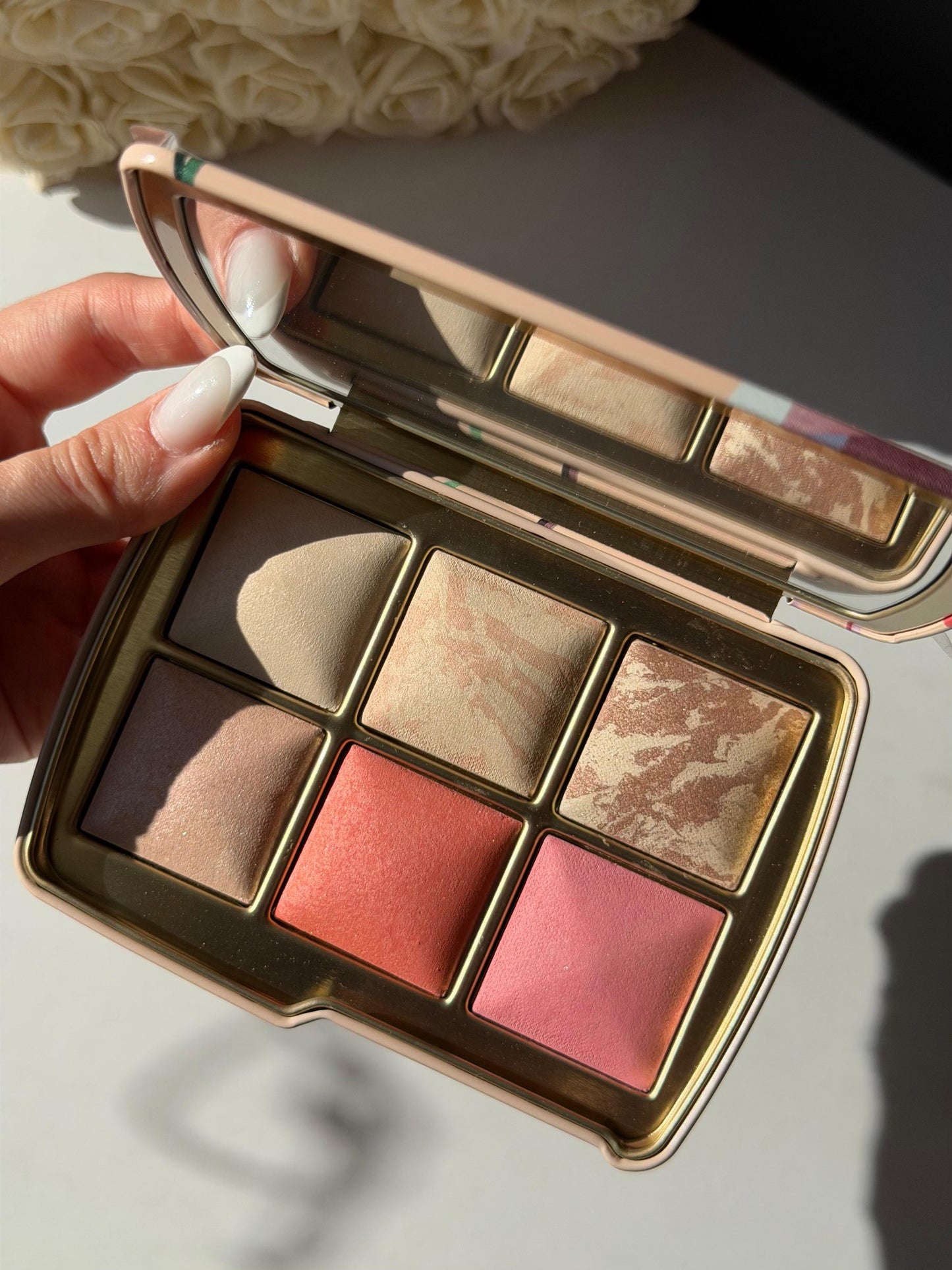 HOURGLASS Ambient Lighting Edit Unlocked Palette - Deer