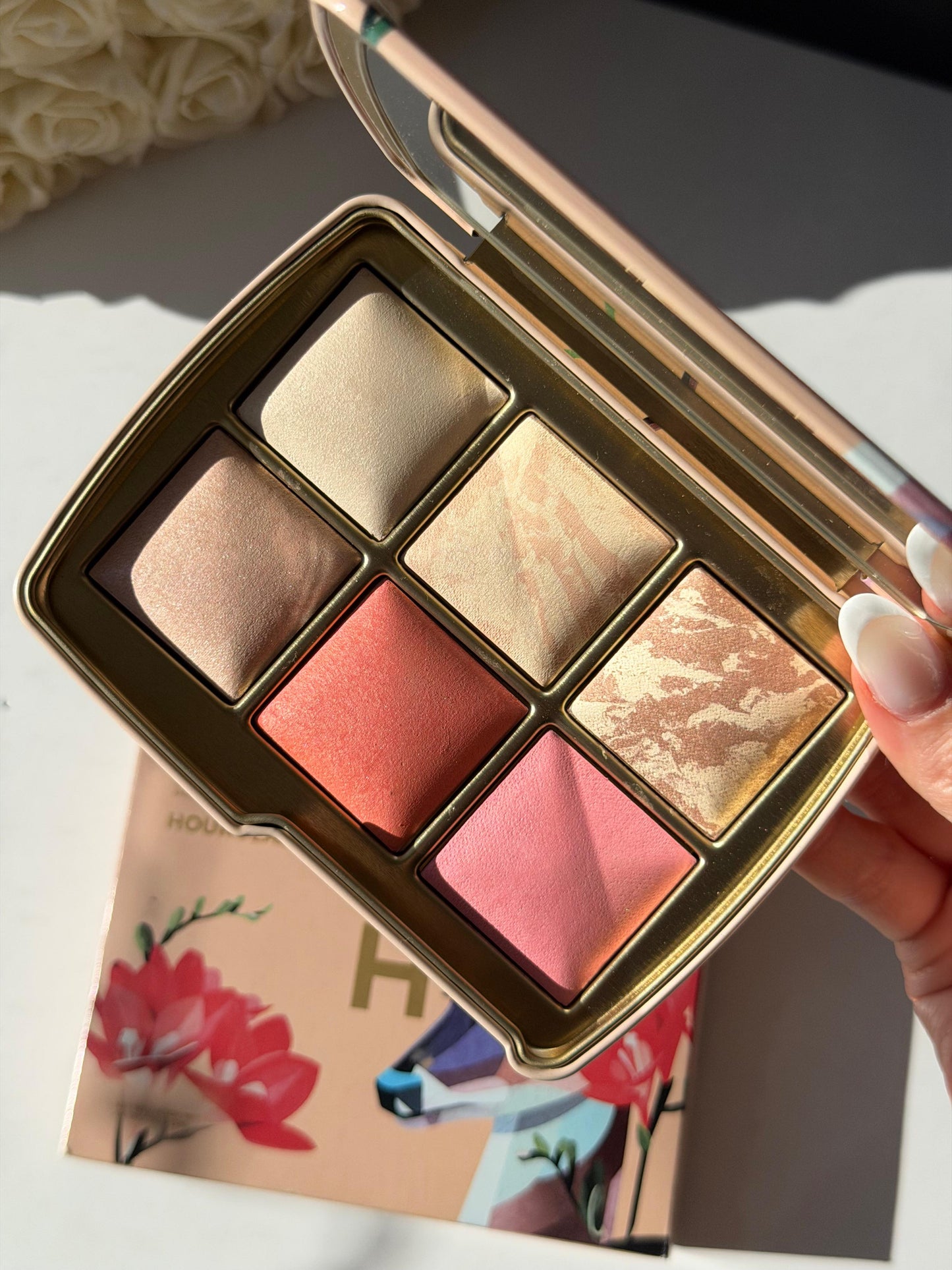 HOURGLASS Ambient Lighting Edit Unlocked Palette - Deer