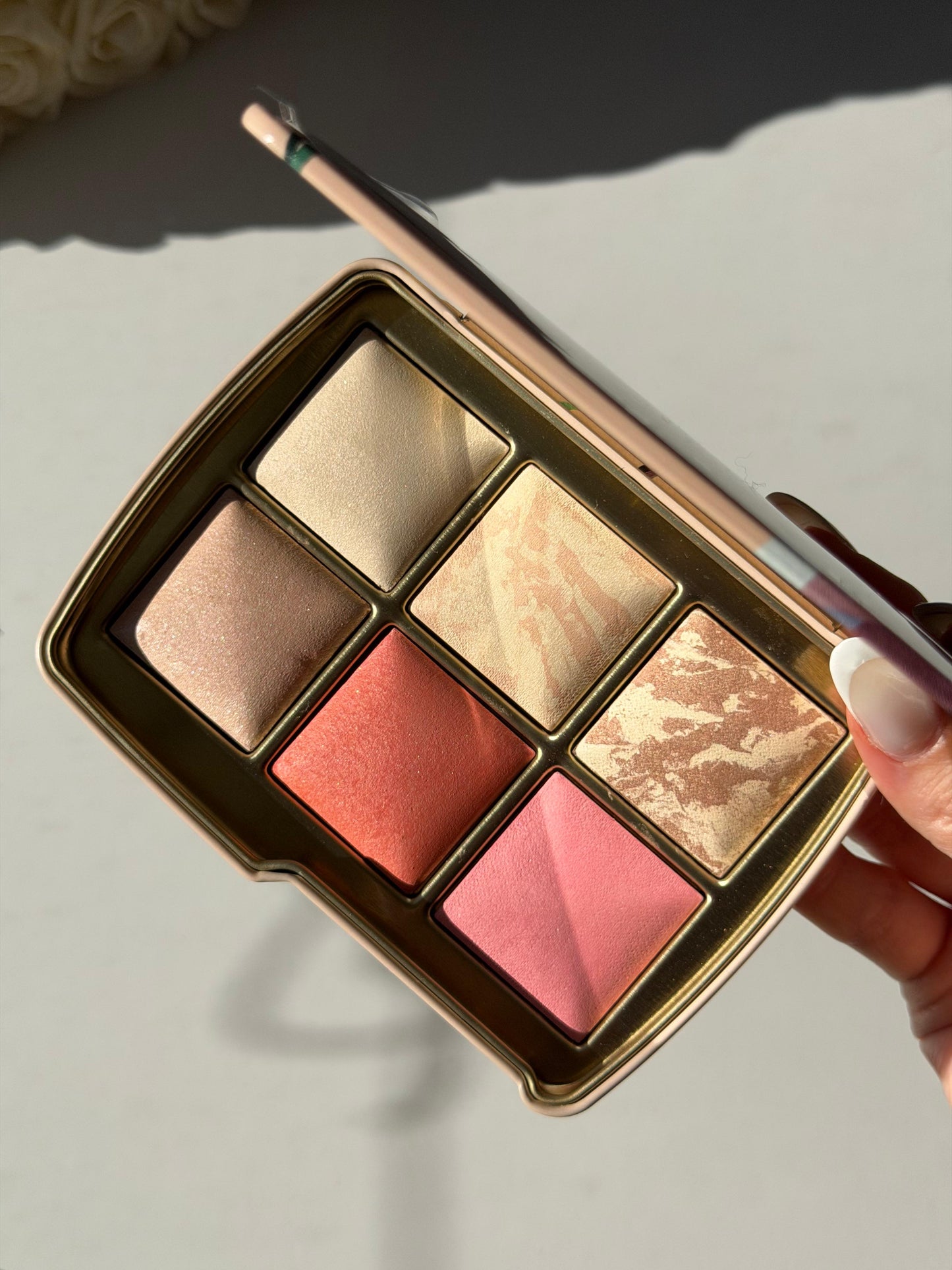 HOURGLASS Ambient Lighting Edit Unlocked Palette - Deer