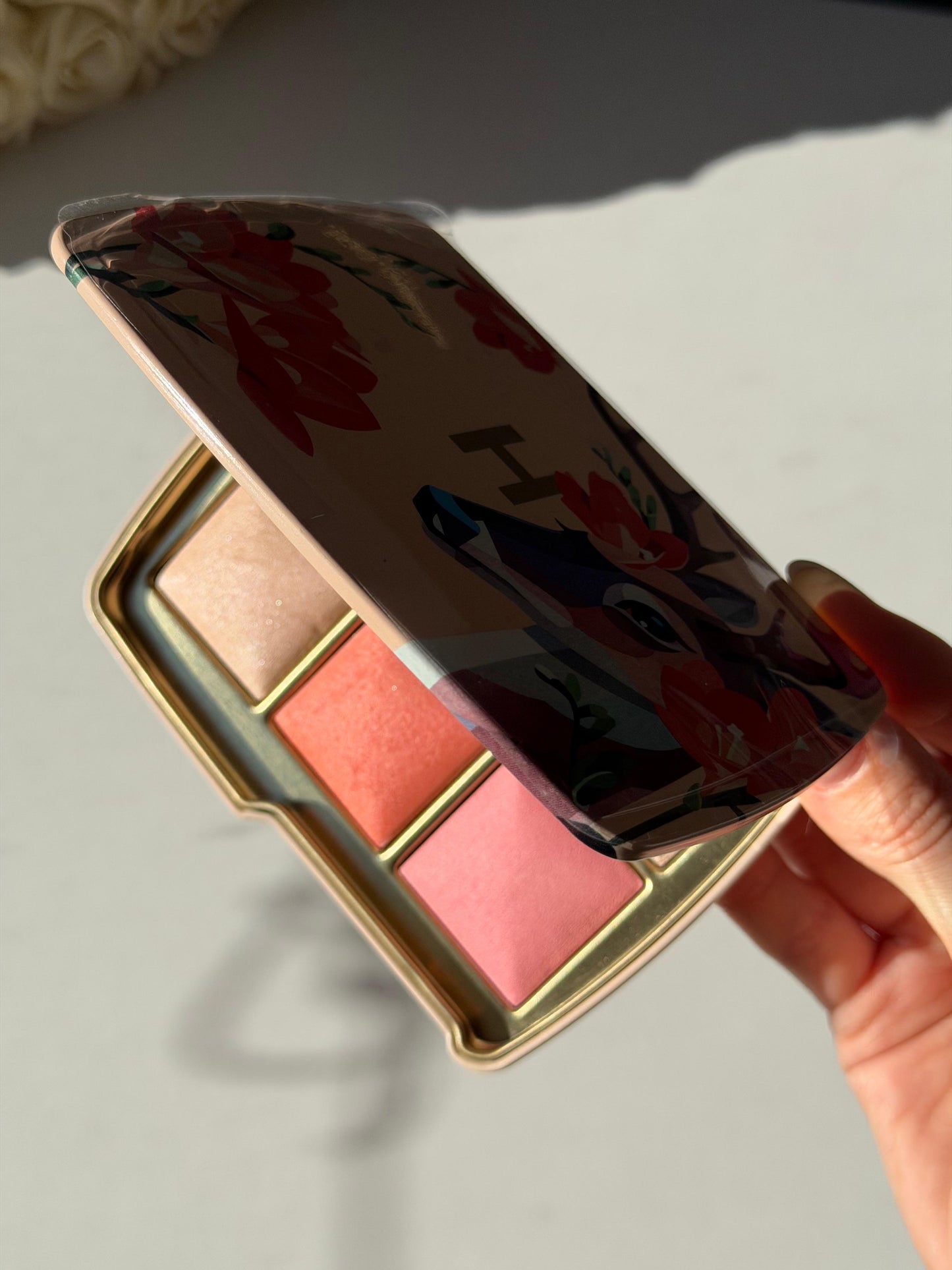 HOURGLASS Ambient Lighting Edit Unlocked Palette - Deer