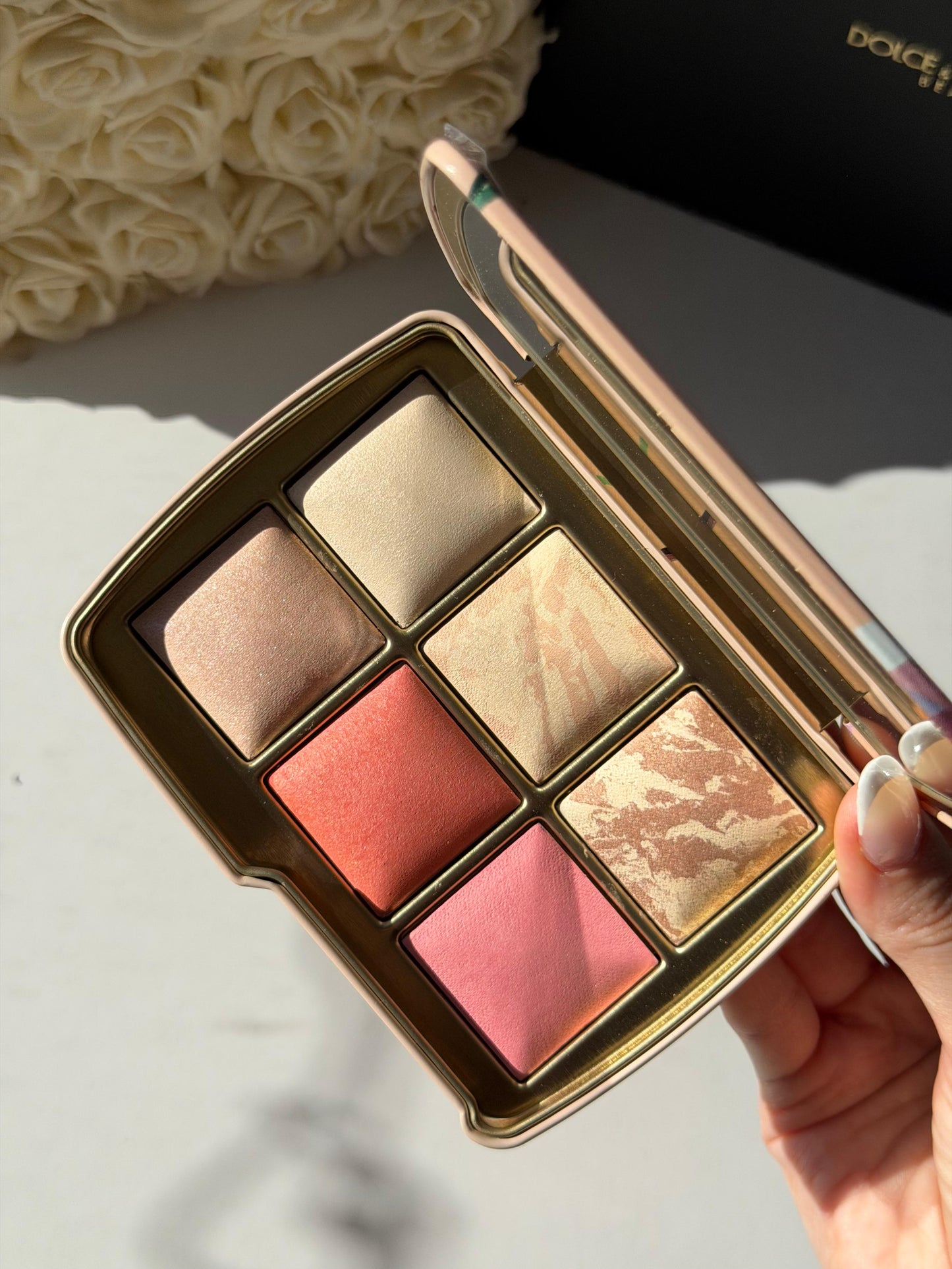 HOURGLASS Ambient Lighting Edit Unlocked Palette - Deer