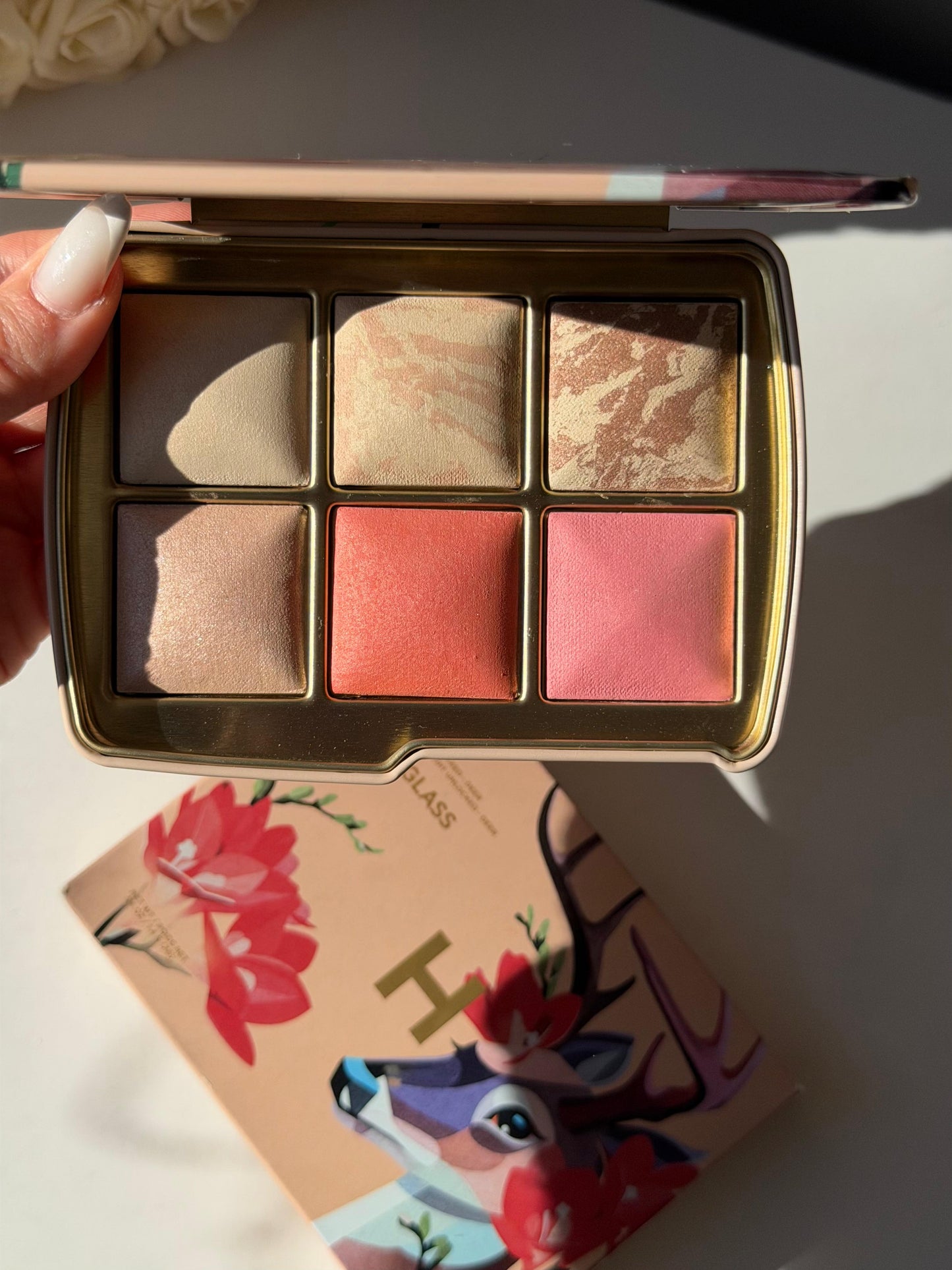HOURGLASS Ambient Lighting Edit Unlocked Palette - Deer