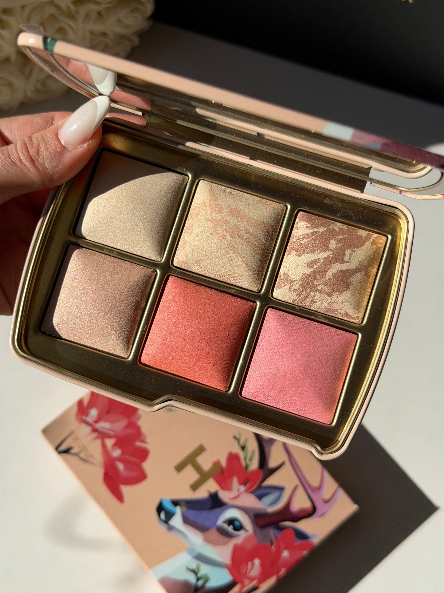HOURGLASS Ambient Lighting Edit Unlocked Palette - Deer