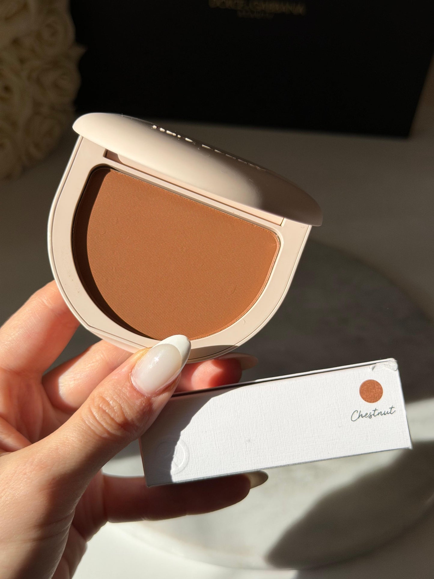 RARE BEAUTY True To Myself Tinted Pressed Finishing Powder - Chestnut