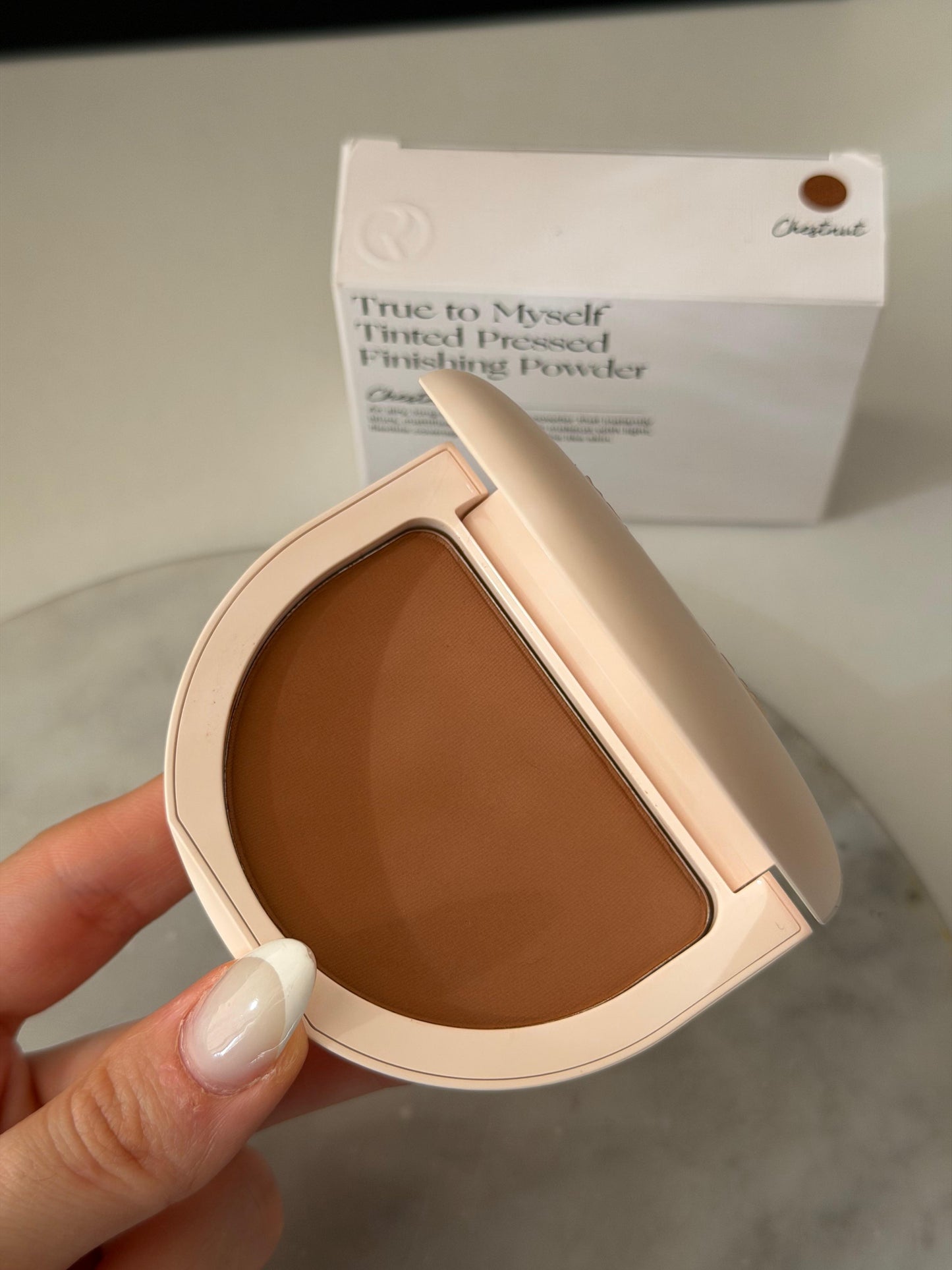 RARE BEAUTY True To Myself Tinted Pressed Finishing Powder - Chestnut